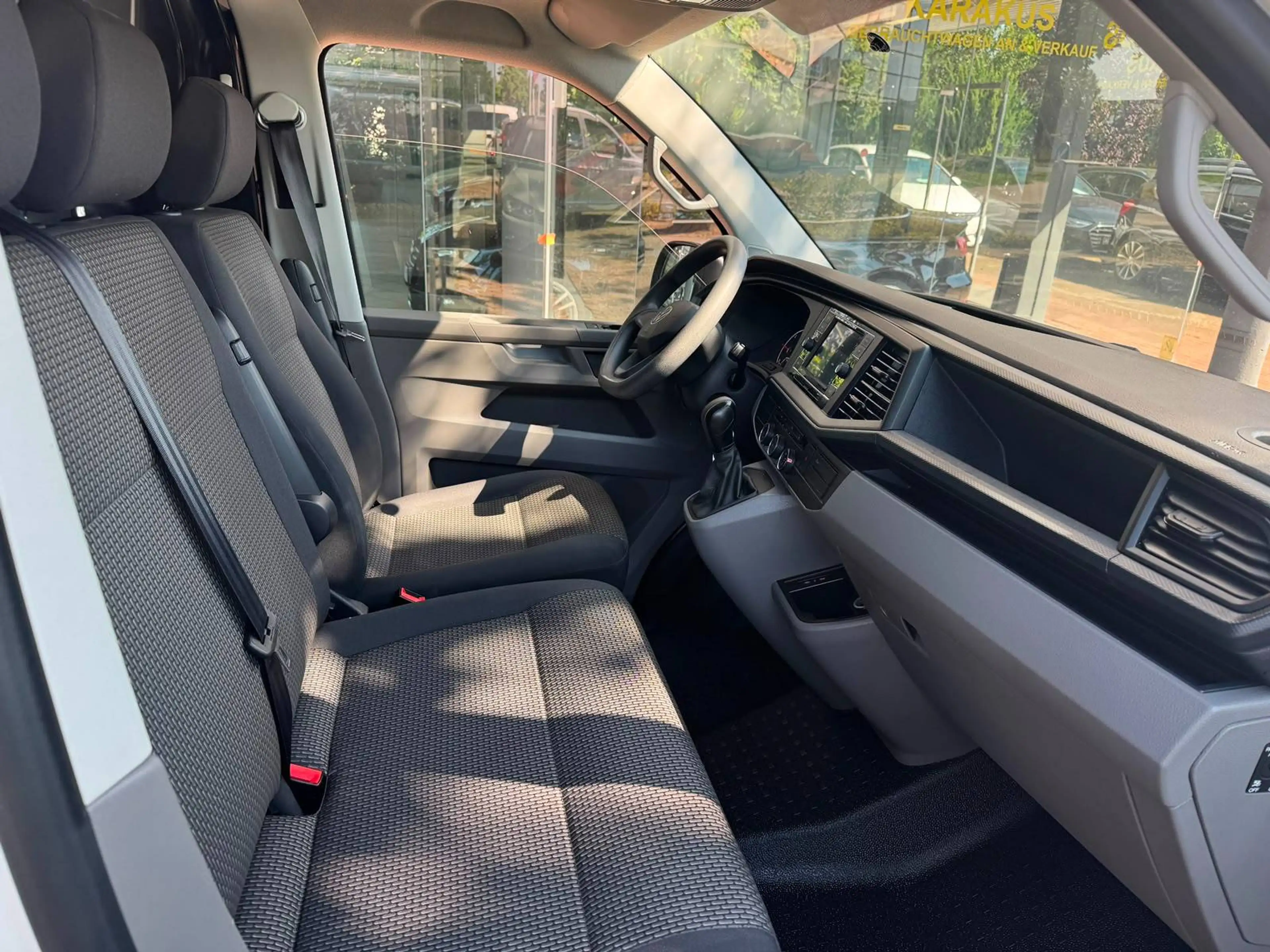 Volkswagen T6.1 Transporter FWD Standh/Sitzh/3-Sitz/Carplay/Kamera — photo 11