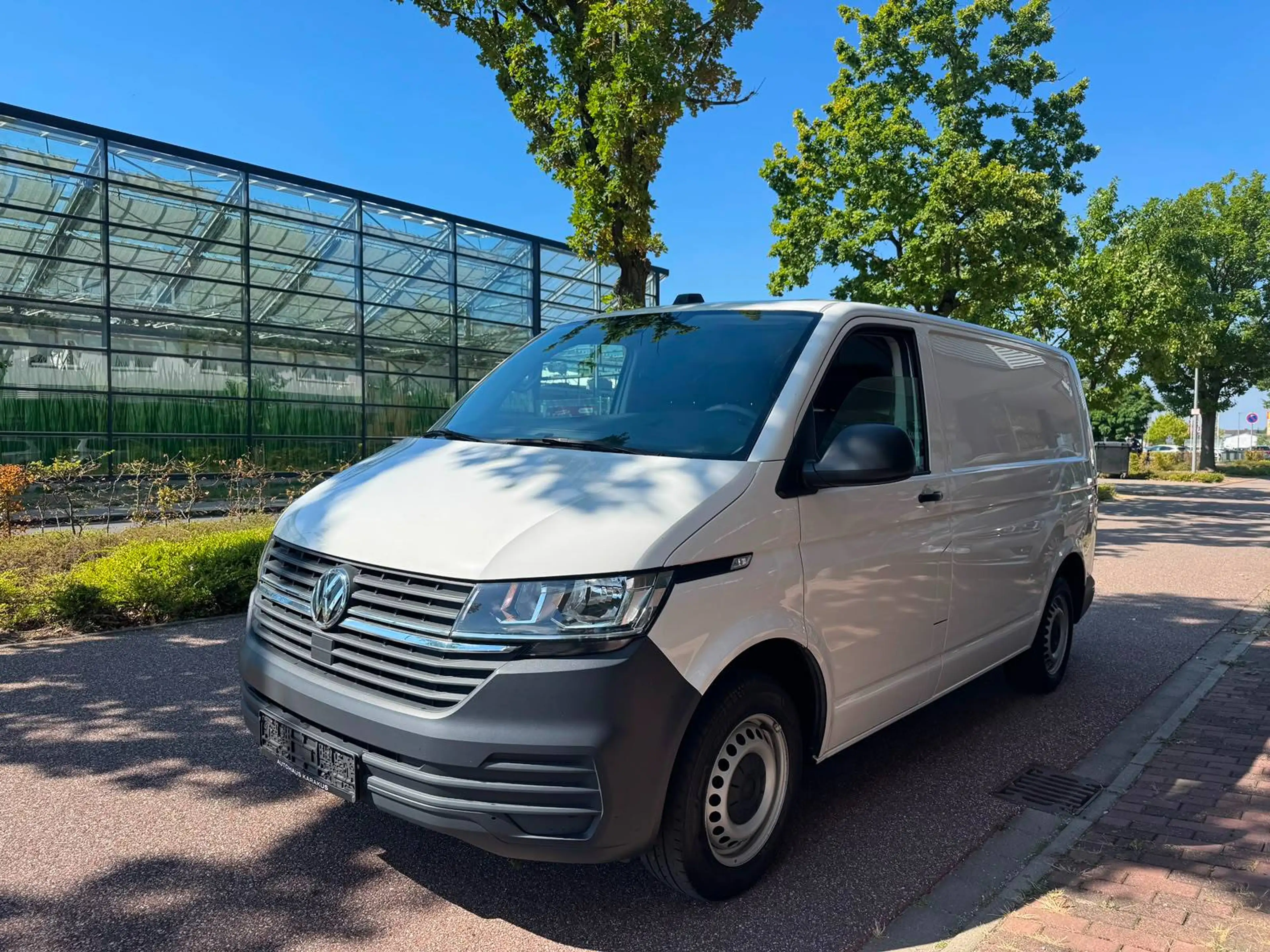 Volkswagen T6.1 Transporter FWD Standh/Sitzh/3-Sitz/Carplay/Kamera — photo 2