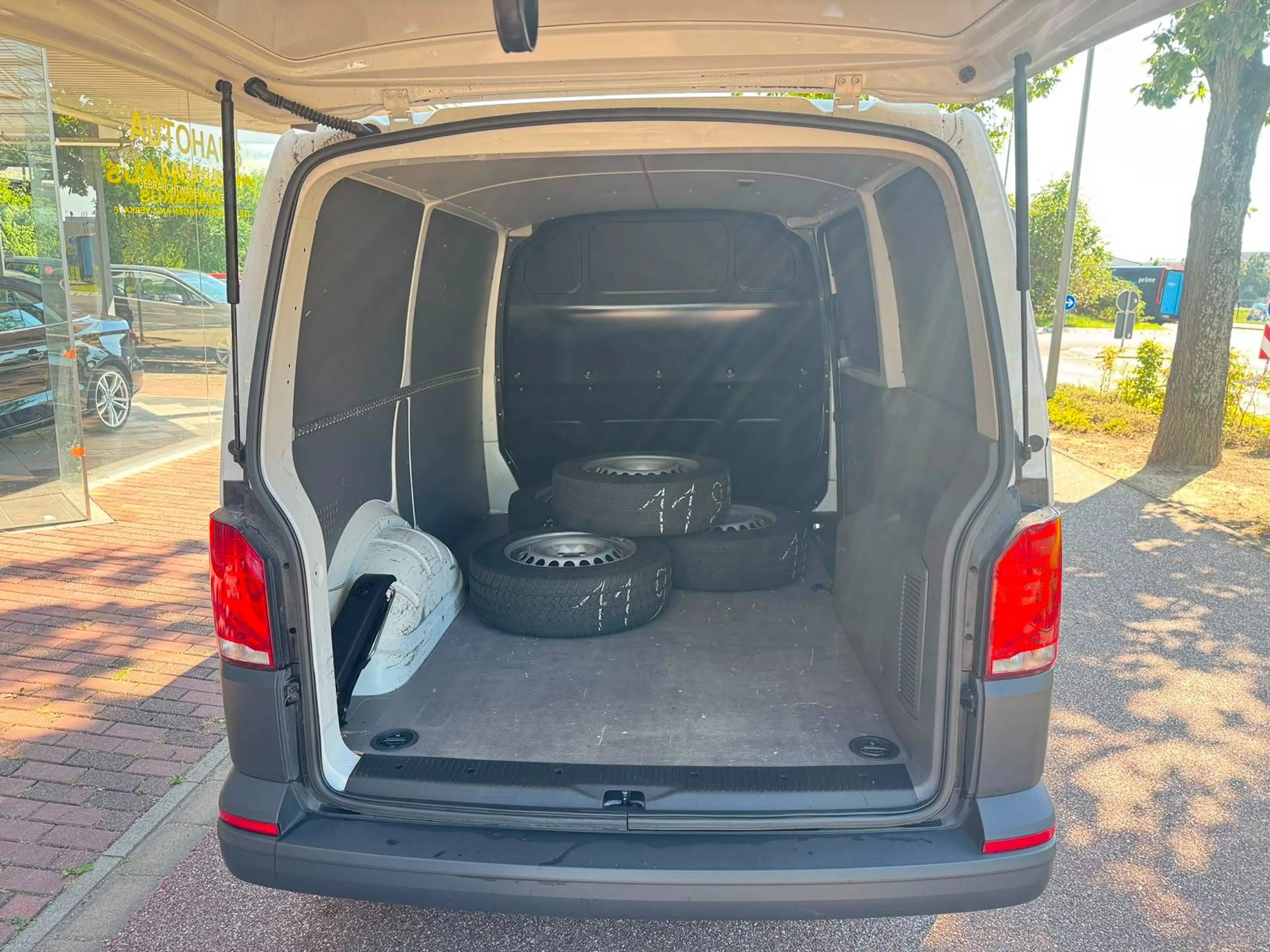 Volkswagen T6.1 Transporter FWD Standh/Sitzh/3-Sitz/Carplay/Kamera — photo 14