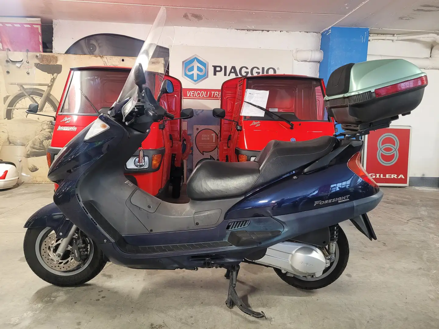 Honda FES 250 Blauw - 1