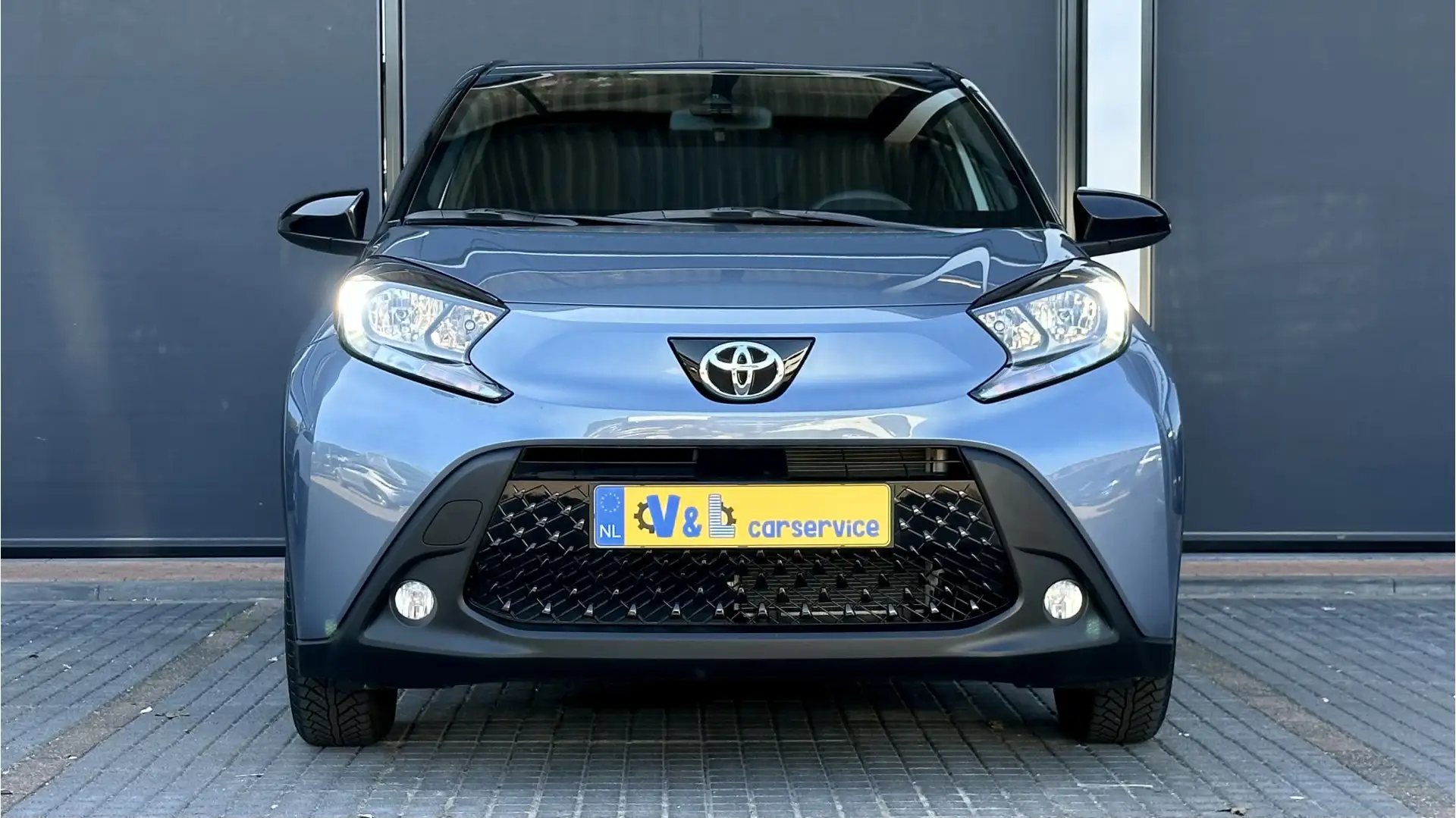 Toyota Aygo X 1.0 VVT-i S-CVT Pulse Bi-Color / Stoelverwr. / Cru Grijs - 2