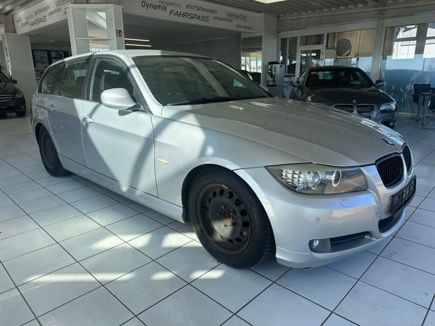 BMW 320 Baureihe 3 Touring 320d,Tüv 09/26,Xenon,Klim Silver - 1