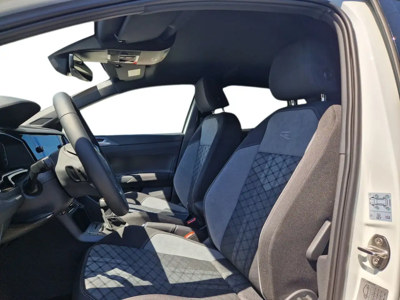 Volkswagen Polo Plus 1.0 tsi r-line plus 95cv dsg 12