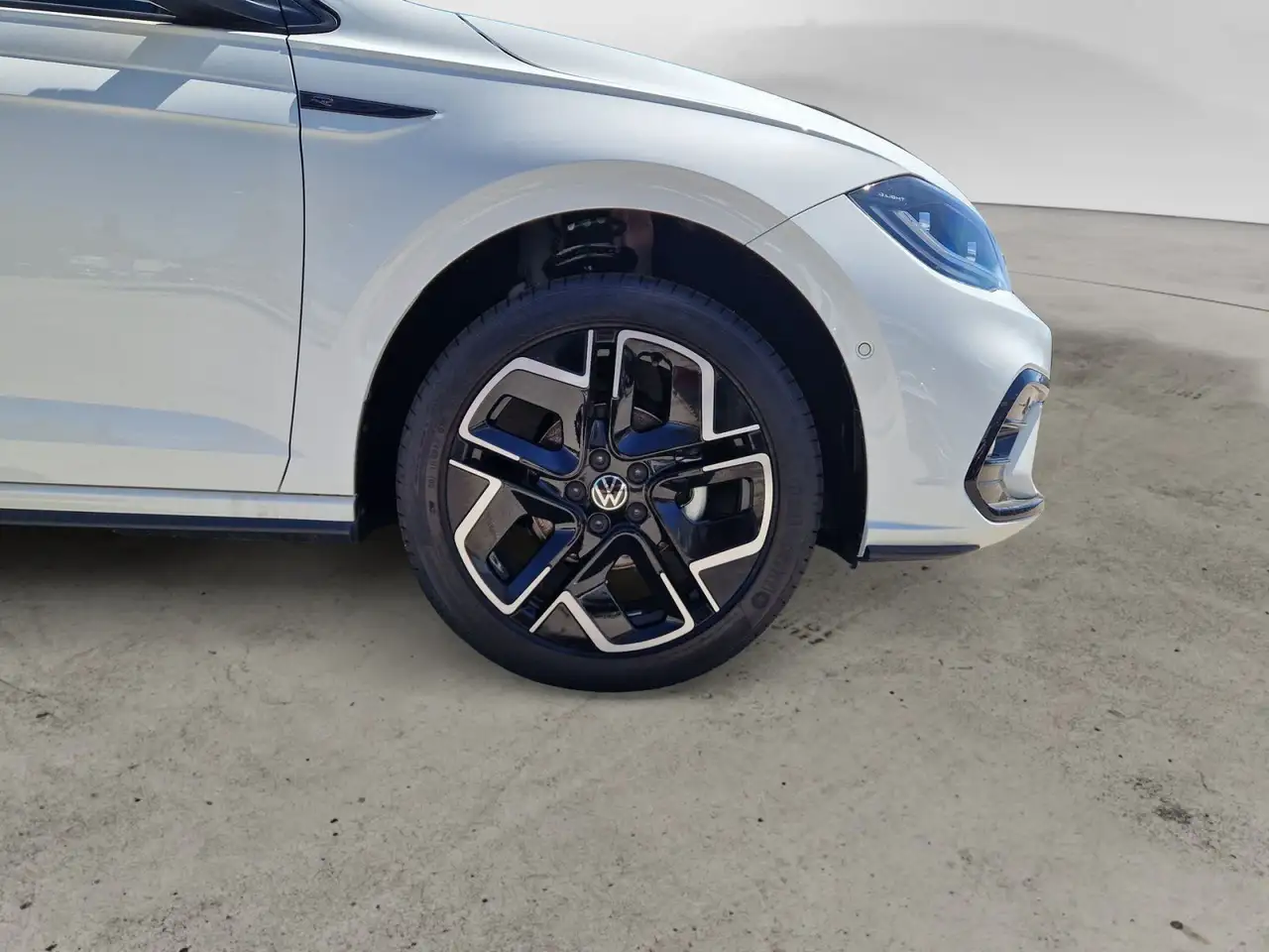 Volkswagen Polo Plus 1.0 tsi r-line plus 95cv dsg 8