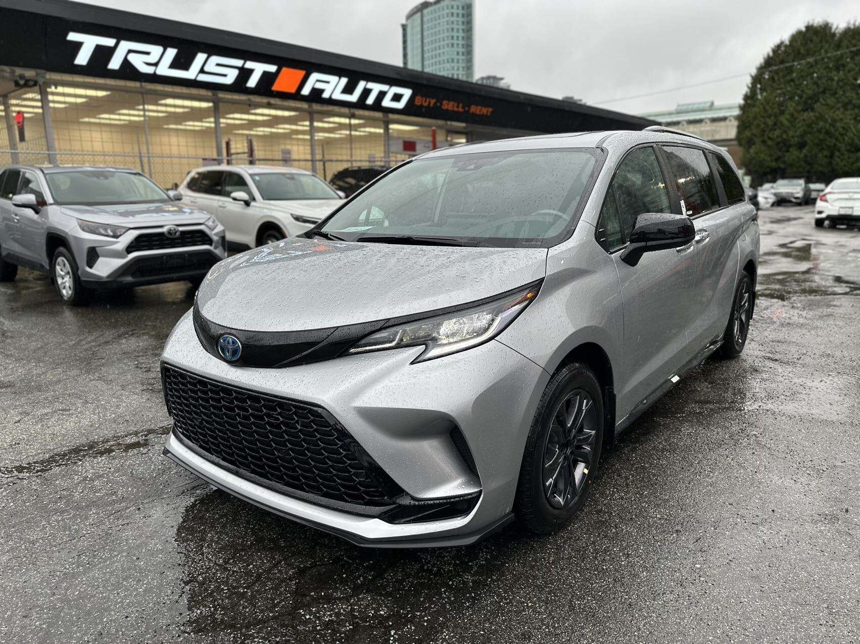 2025 Toyota Sienna SIENNA XSE Hybrid AWD 7 seats - * Brand New