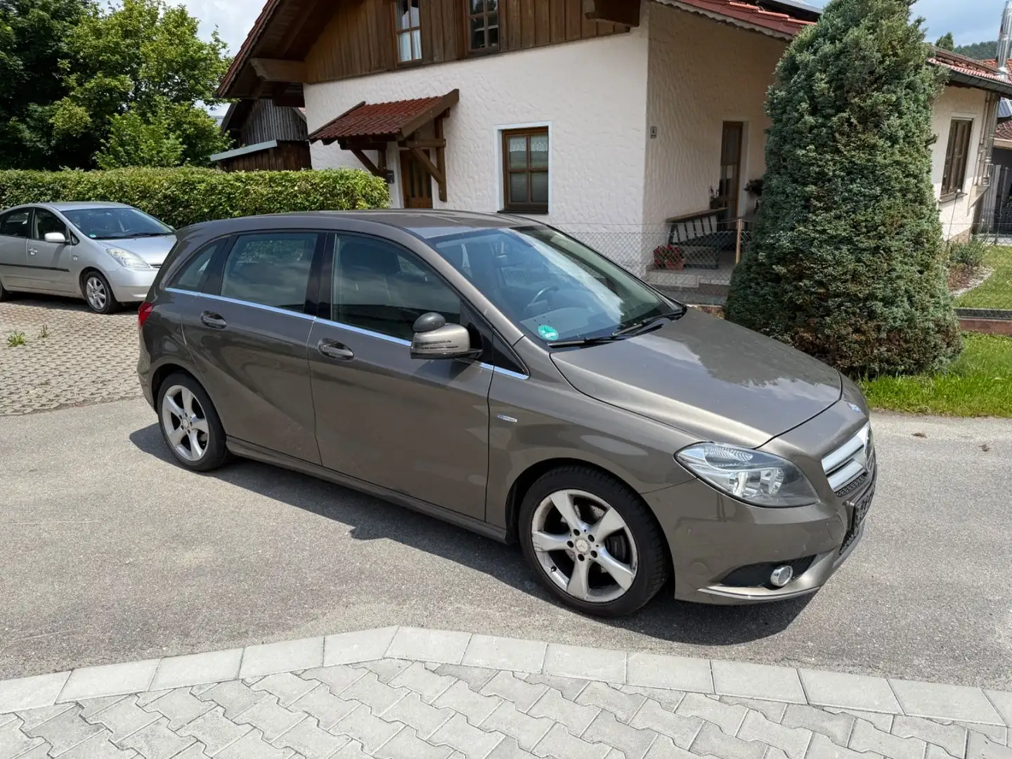 Mercedes-Benz B 180 B -Klasse B 180 CDI Navi Top Zustand Grau - 2
