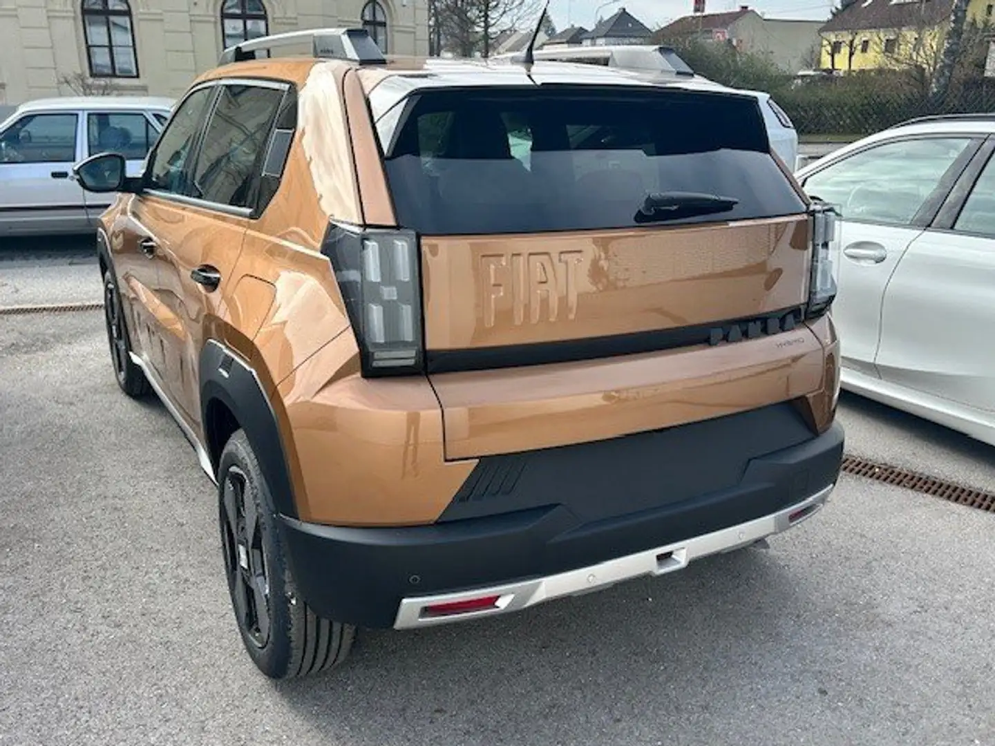 Fiat Grande Panda Grande Panda Hybrid 100 6-Gang eDCT La Prima Bronze - 2