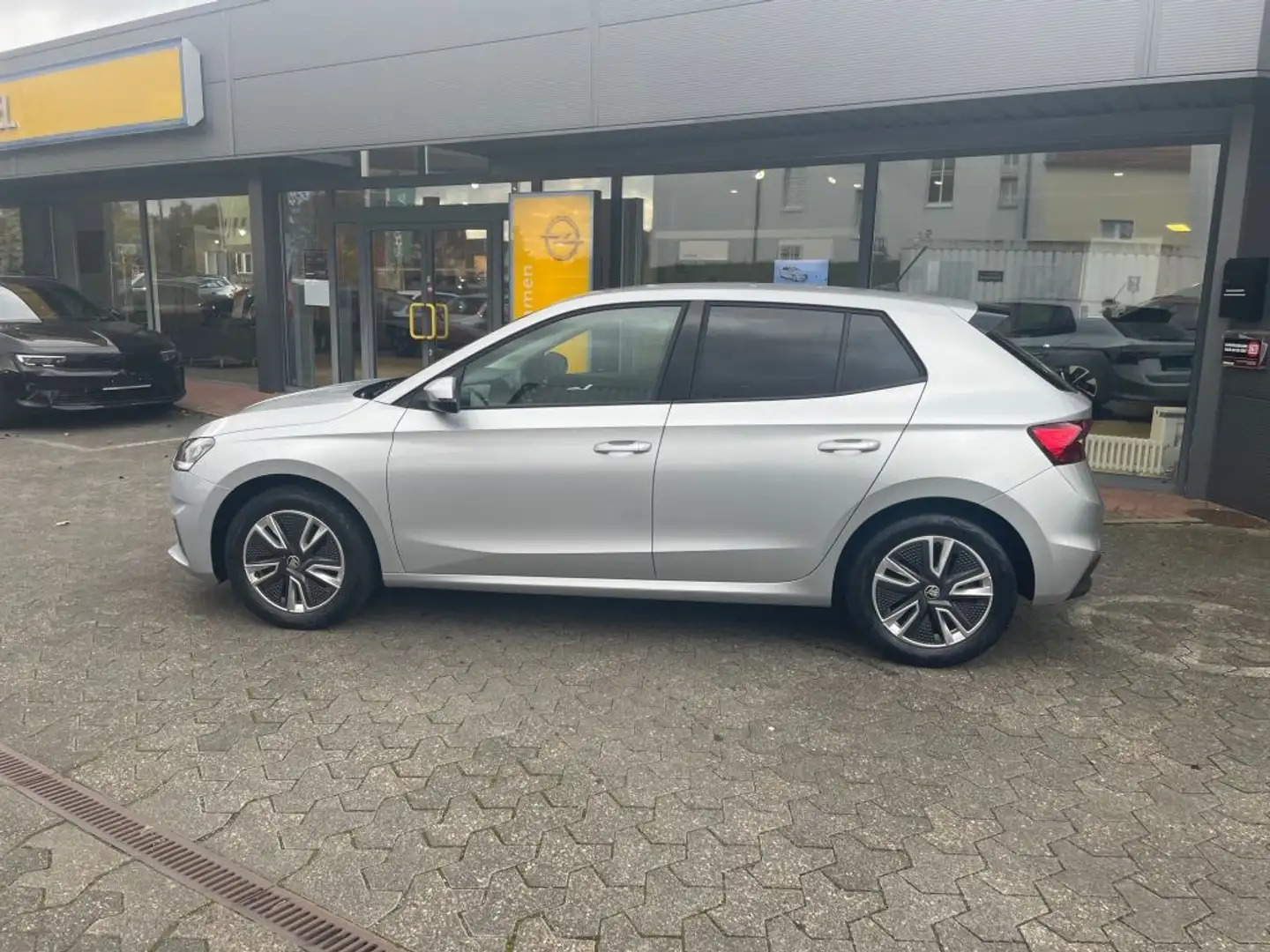 Skoda Fabia 1.0 TSI Ambition+Navi+Sitzheiz+Klimaaut+ Zilver - 2