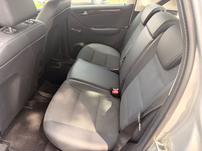 Mercedes-Benz A 180 Elegance Automatik TÜV NEU PDC — photo 13