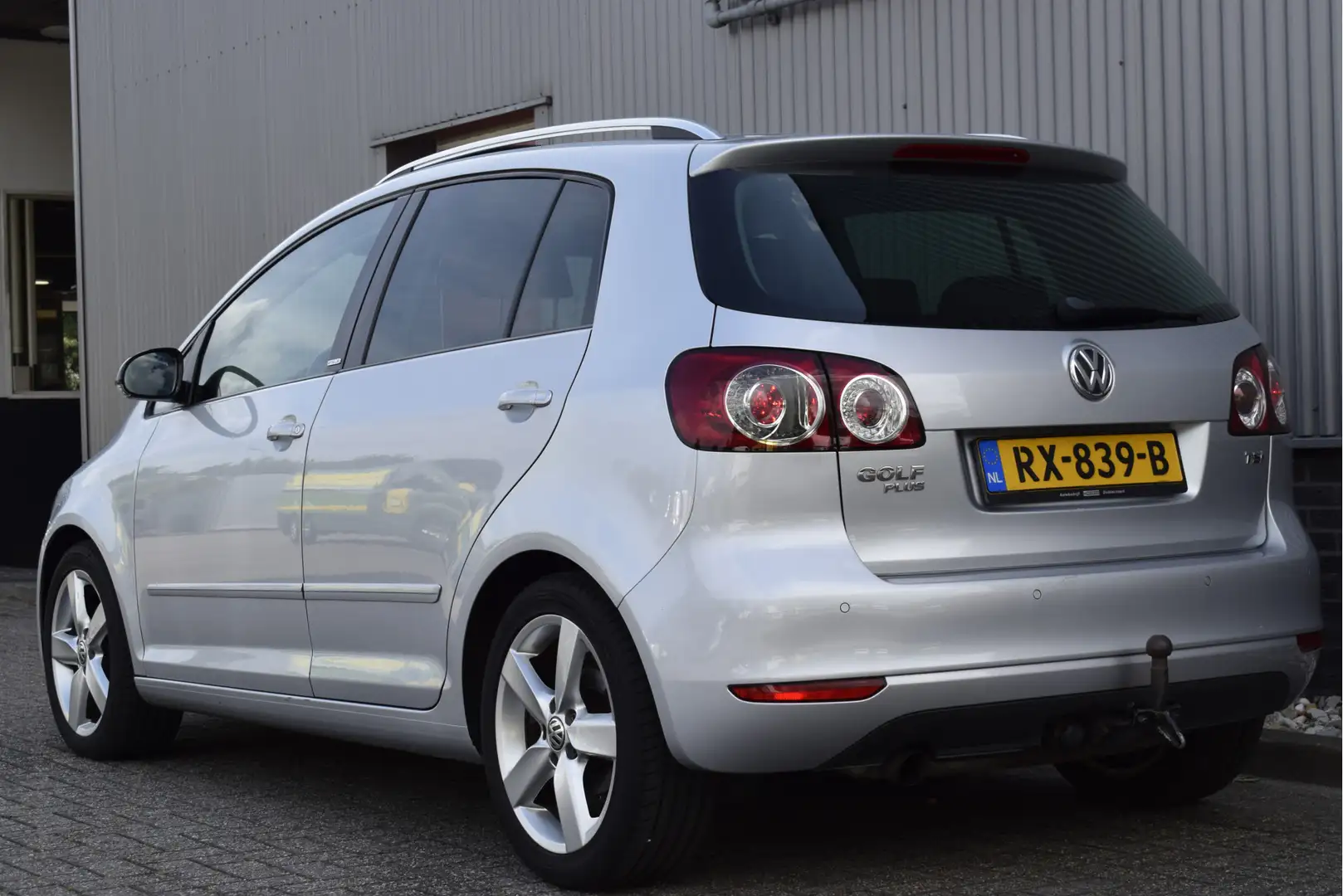 Volkswagen Golf Plus 1.2 TSI Comfortline Schuif/kanteldak, DSG, Stoelve Grijs - 2