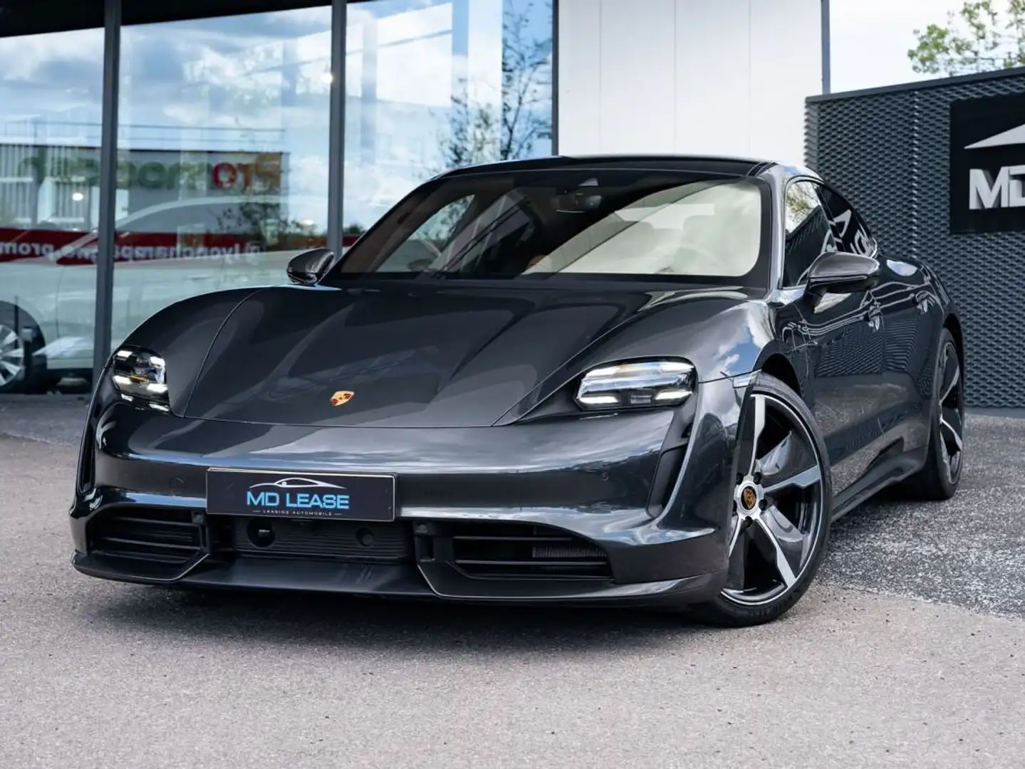 Porsche Taycan 761 ch Turbo S Gris - 1