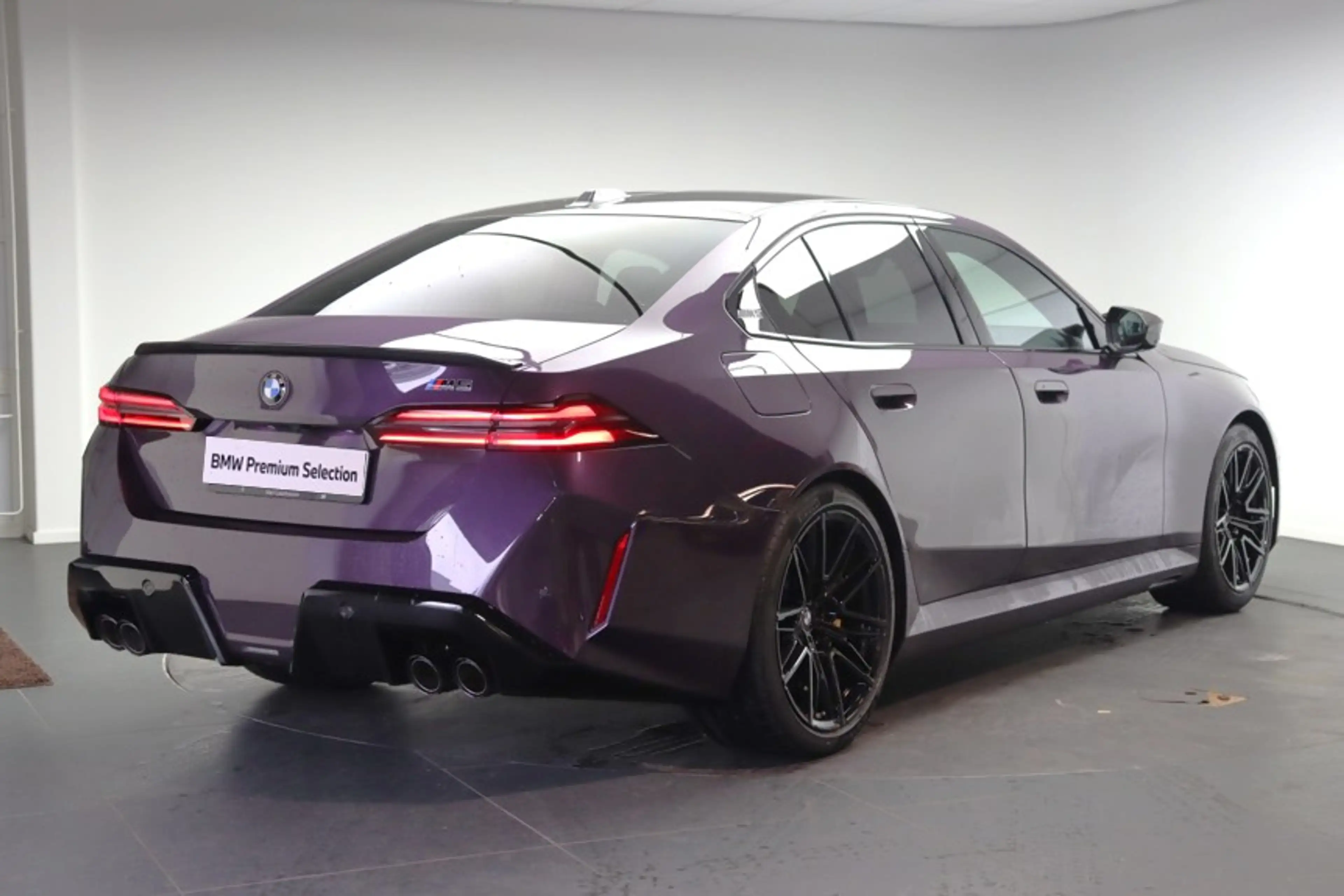 BMW M5 Automaat / Trekhaak / Bowers & Wilkins / M Multifu — photo 4