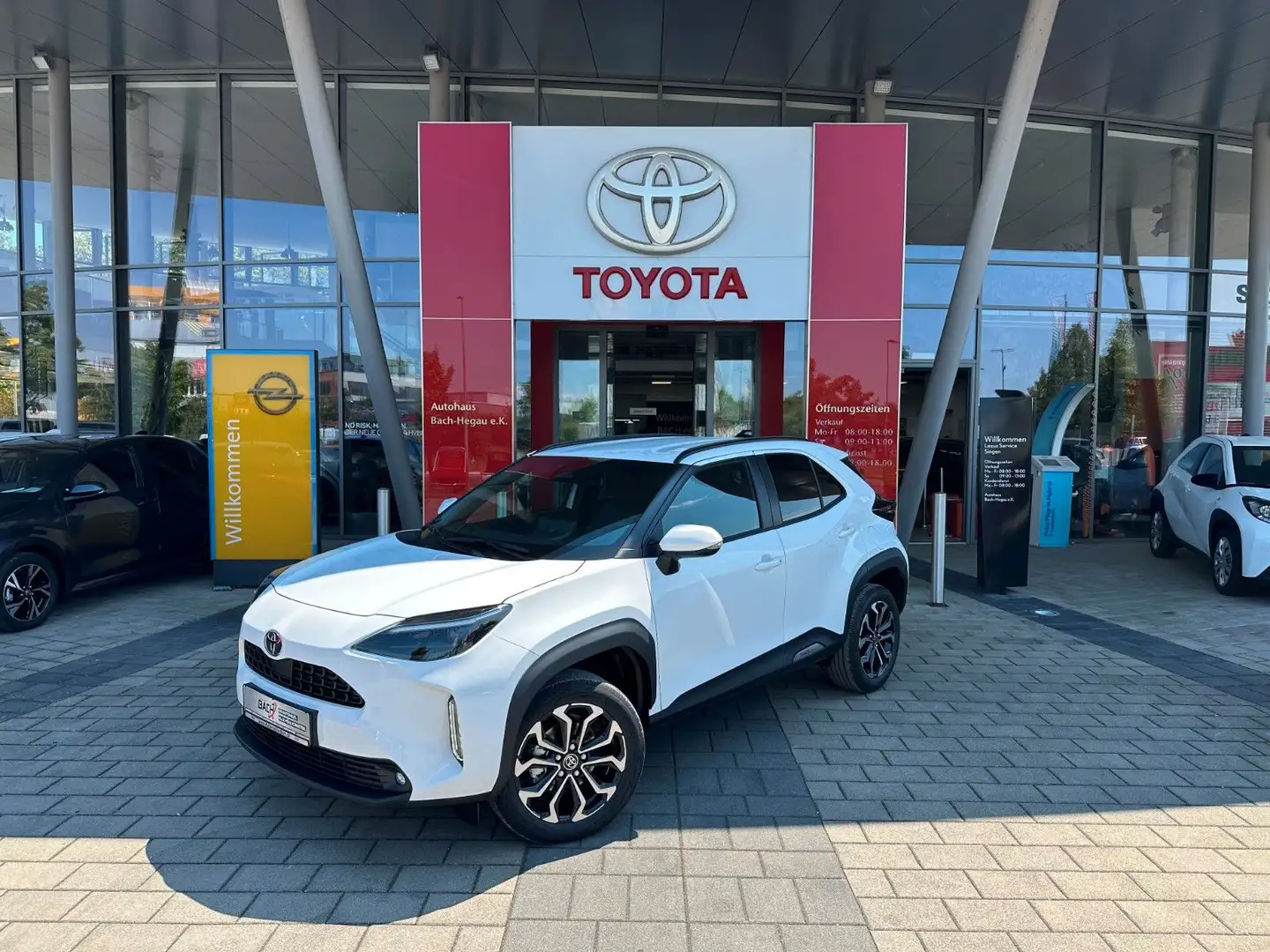 Toyota Yaris Cross Hybrid Teamplayer + WINTER-PAKET Blanc - 1