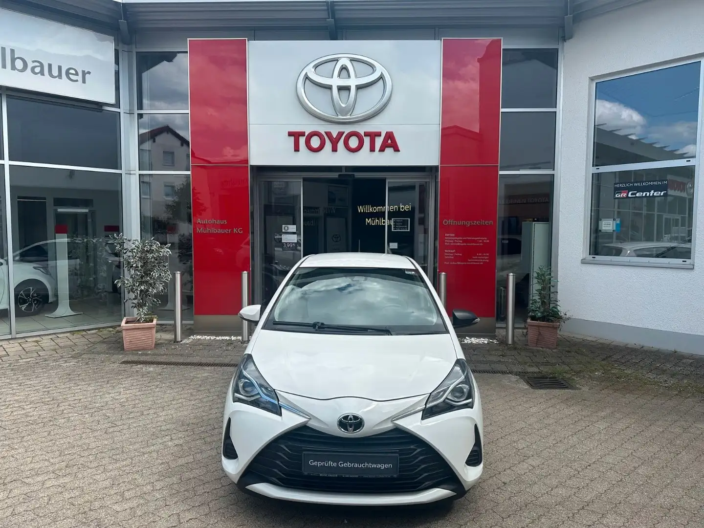 Toyota Yaris Comfort Blanc - 1