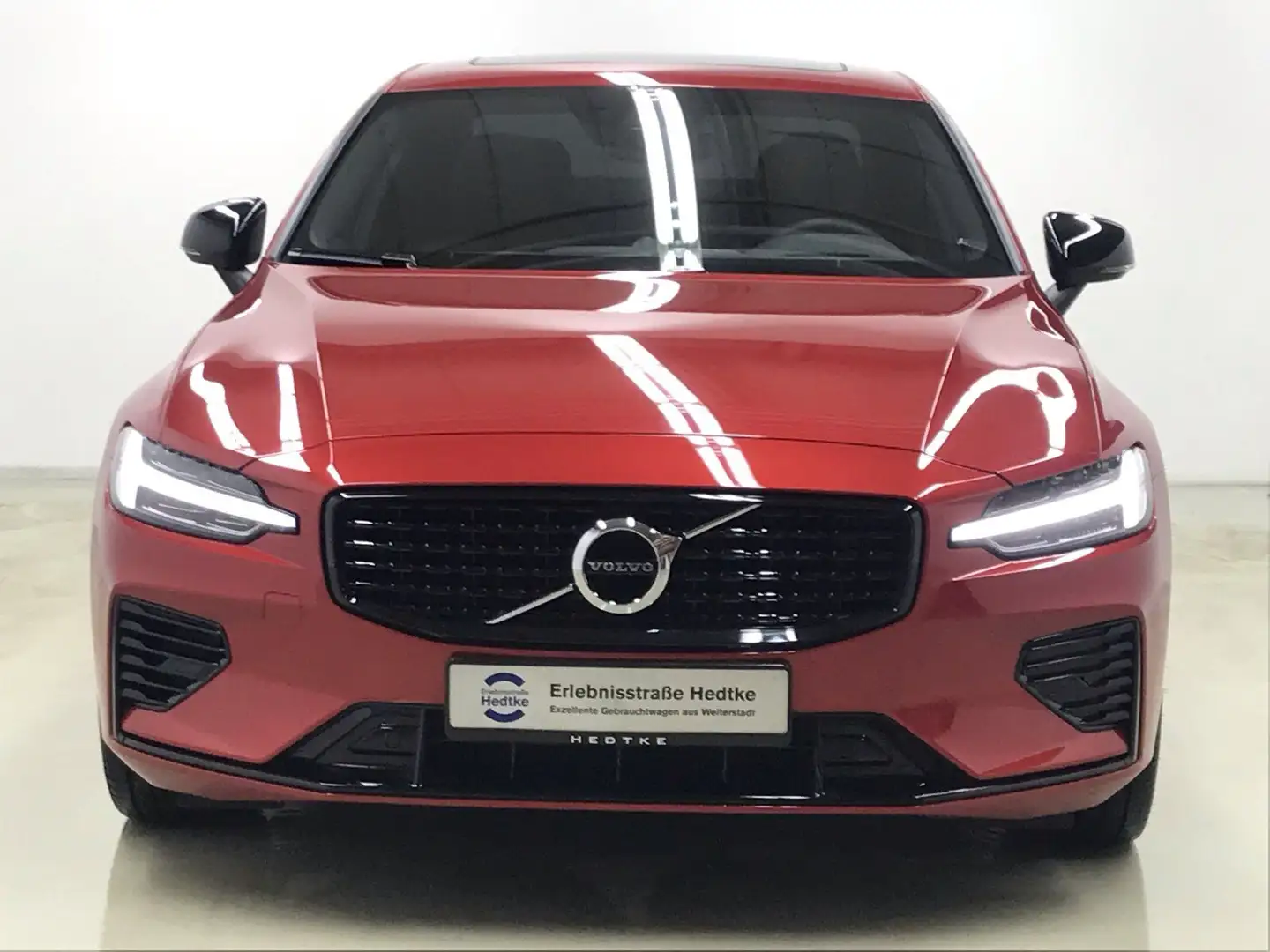 Volvo S60 T8 Recharge AWD R-Design 19"+AHK+B&W+PANO Rouge - 2