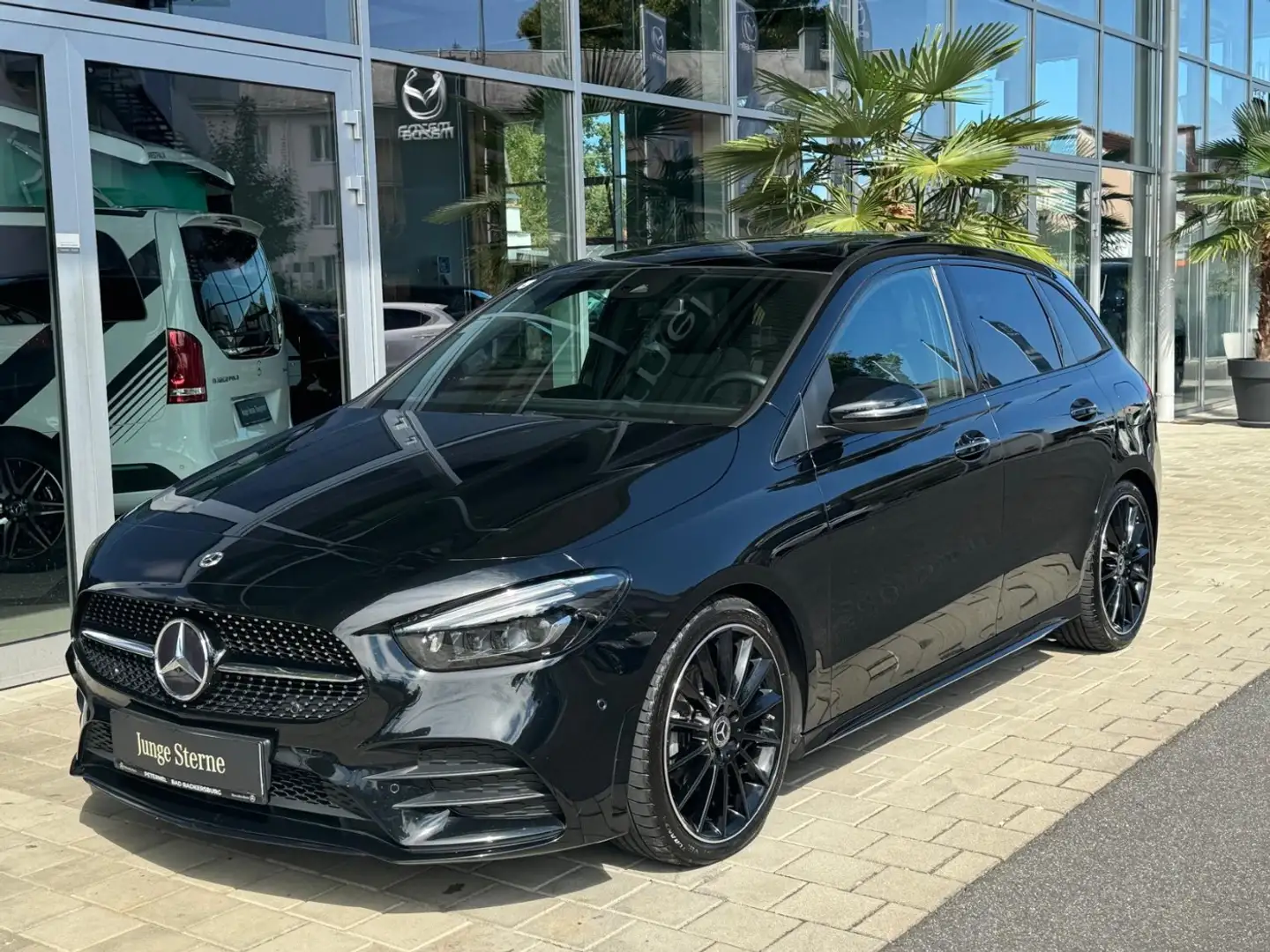 Mercedes-Benz B 200 d AMG Line Pano Night MBUX Navi Mbeam Negru - 2