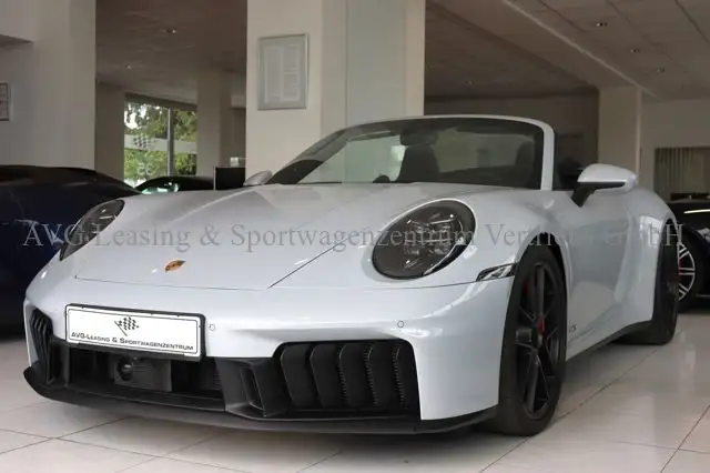 Porsche 911 view 3