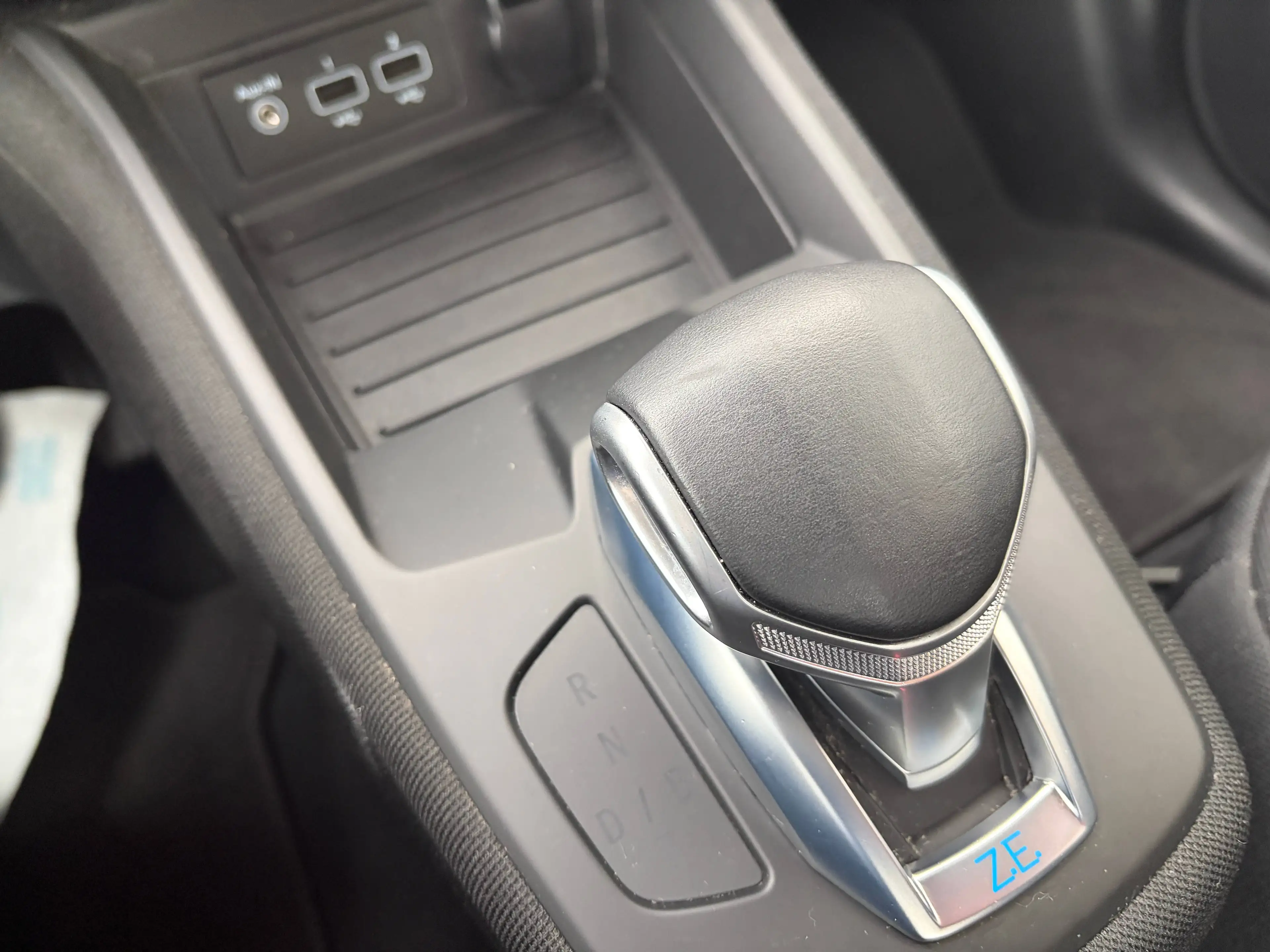 Renault ZOE Life ZE40 R110 — photo 10