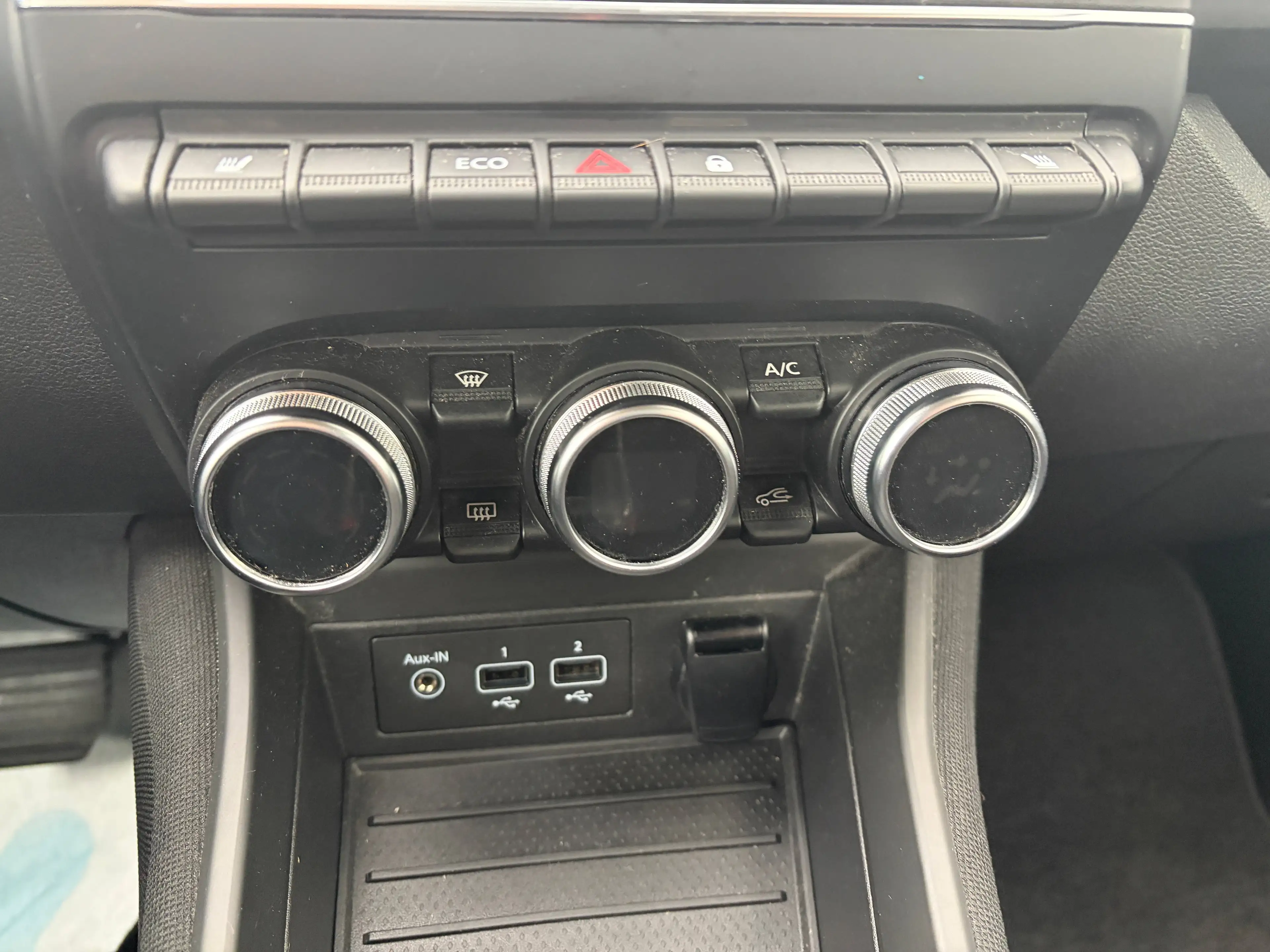 Renault ZOE Life ZE40 R110 — photo 9