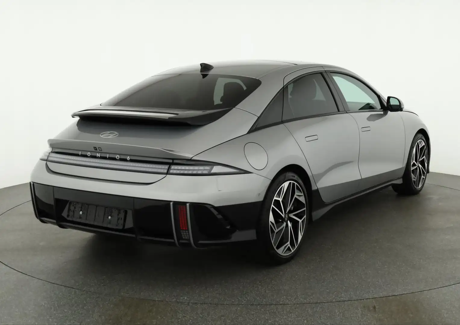 Hyundai IONIQ 6 Uniq Elektro 77,4 kWh, Pano, 20-Zoll, Matrix, H... Argento - 1