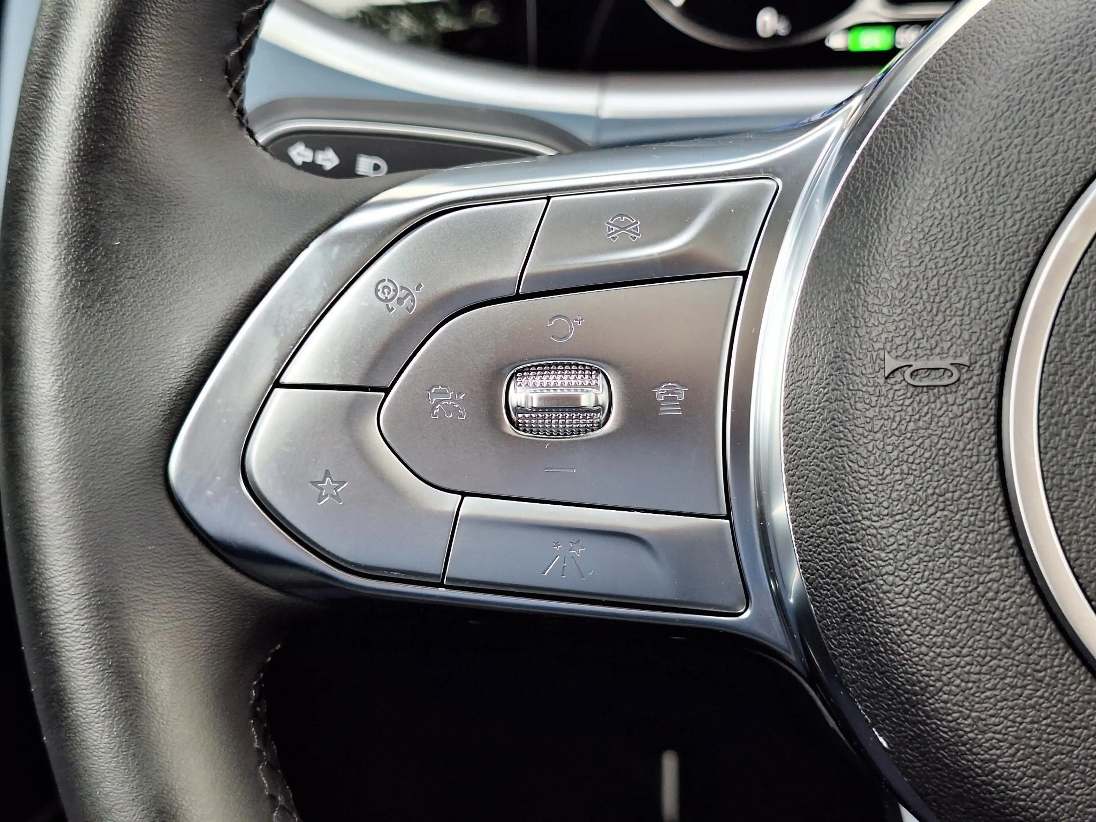 Voyah Free Limited Edition Flagship 4WD 106 kWh | Panoramadak — photo 14