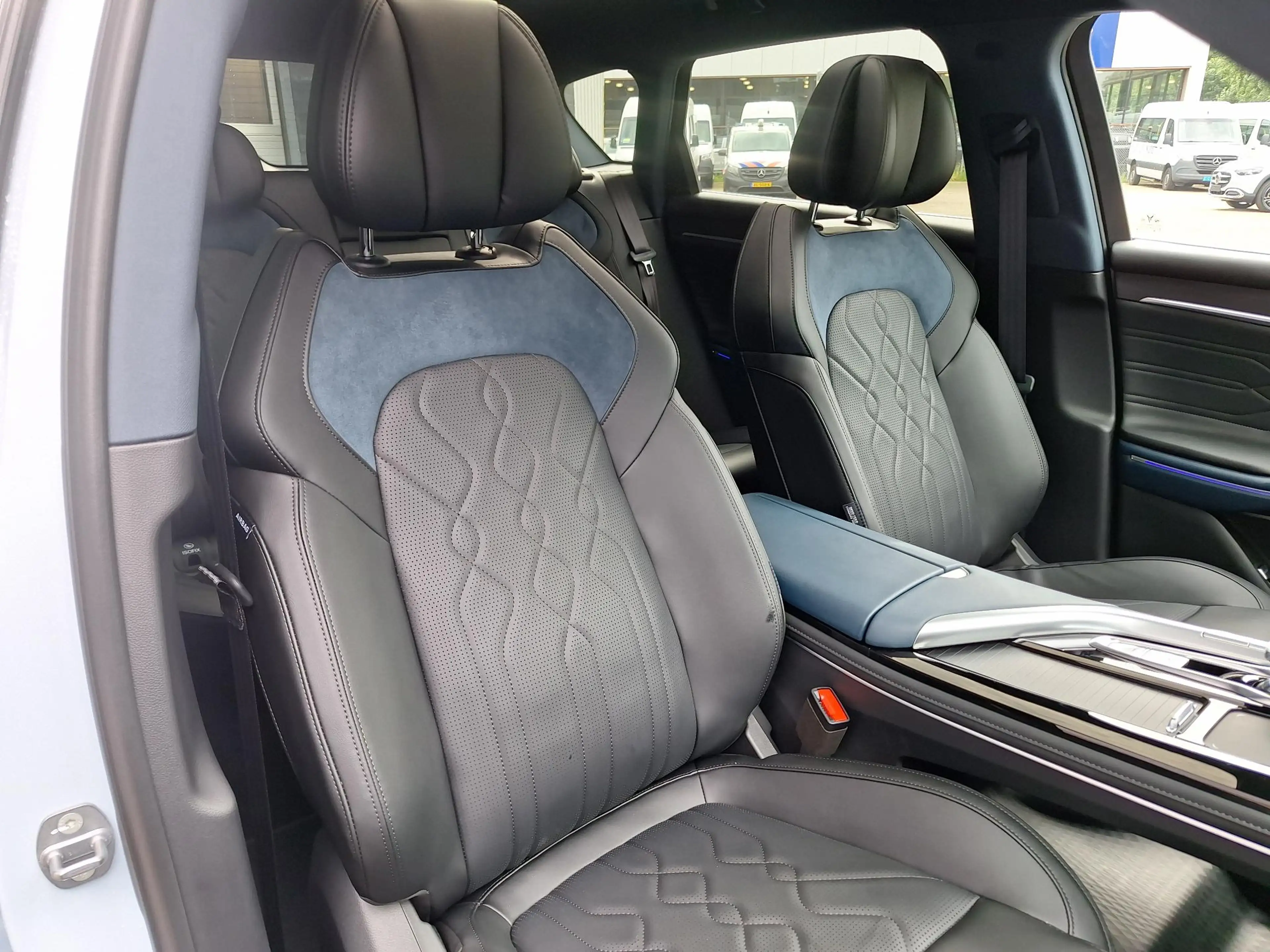 Voyah Free Limited Edition Flagship 4WD 106 kWh | Panoramadak — photo 7