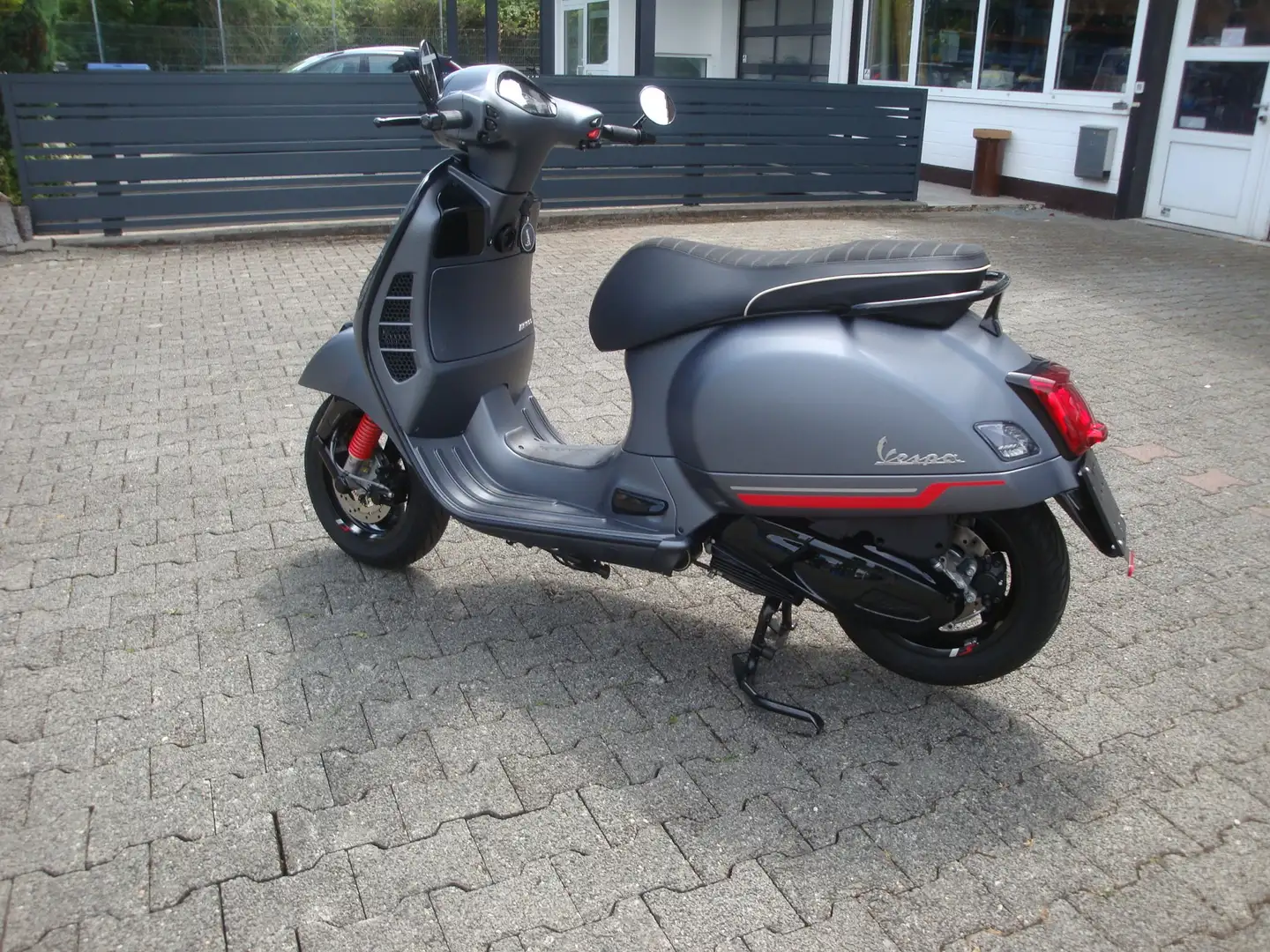 Vespa GTS Super Sport 300 Spezial Violet - 1