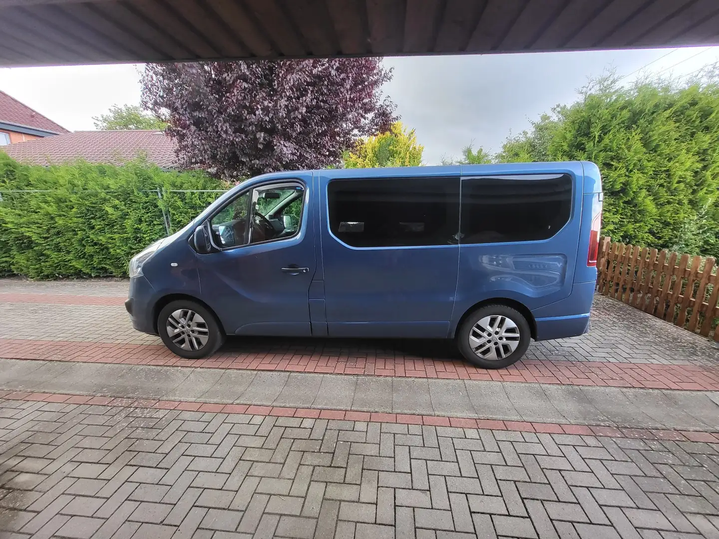 Opel Vivaro Combi L1H1  2,7t Niebieski - 2