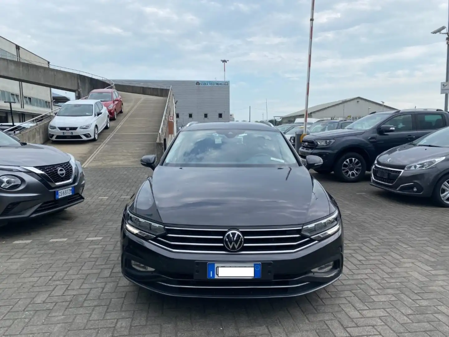 Volkswagen Passat Variant 2.0 TDI SCR EVO DSG Business Grigio - 2
