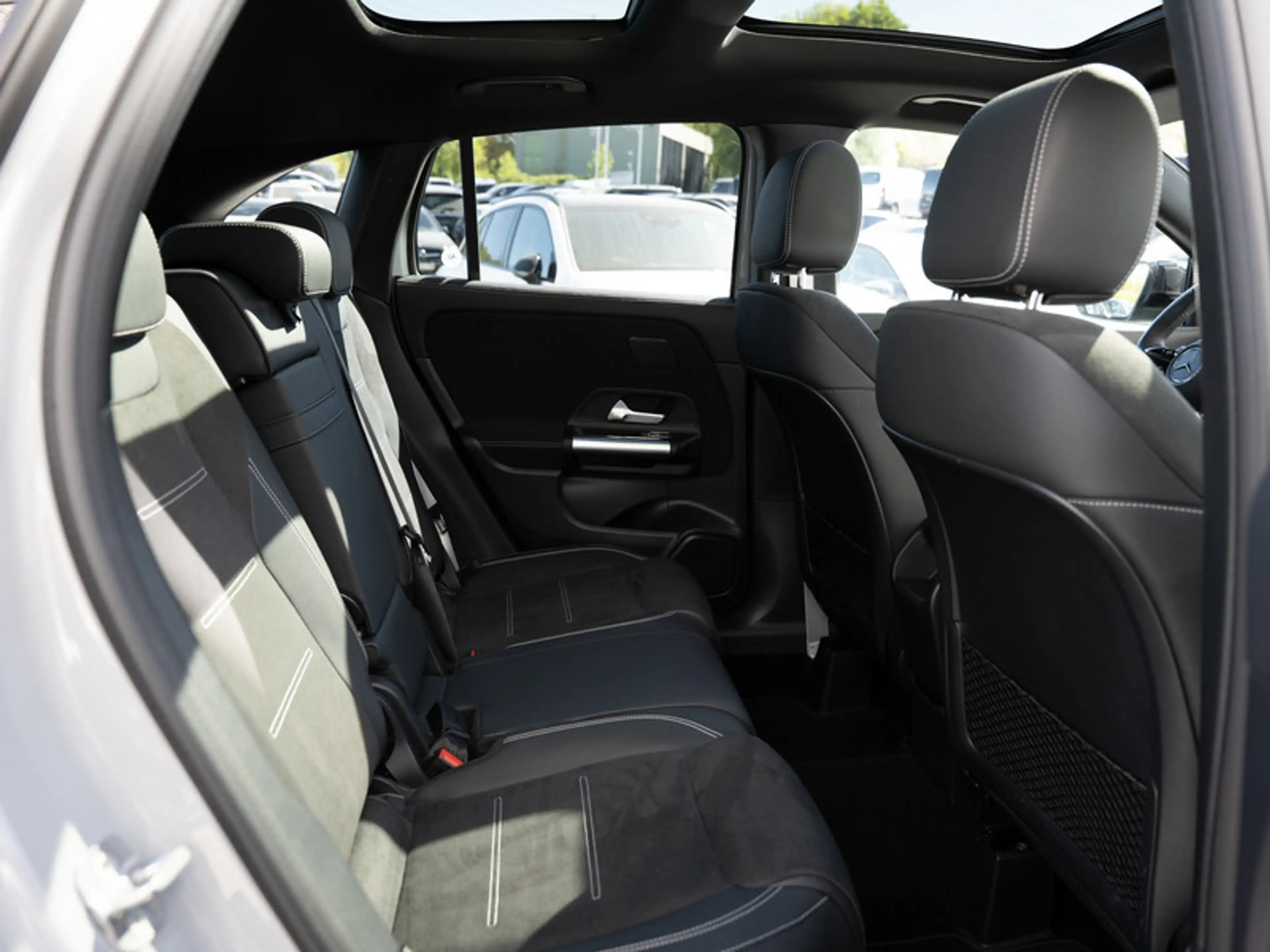 Mercedes-Benz GLA 220 d 4M AMG-Sport/MLB/360/Pano/AHK/Night/20 — photo 5