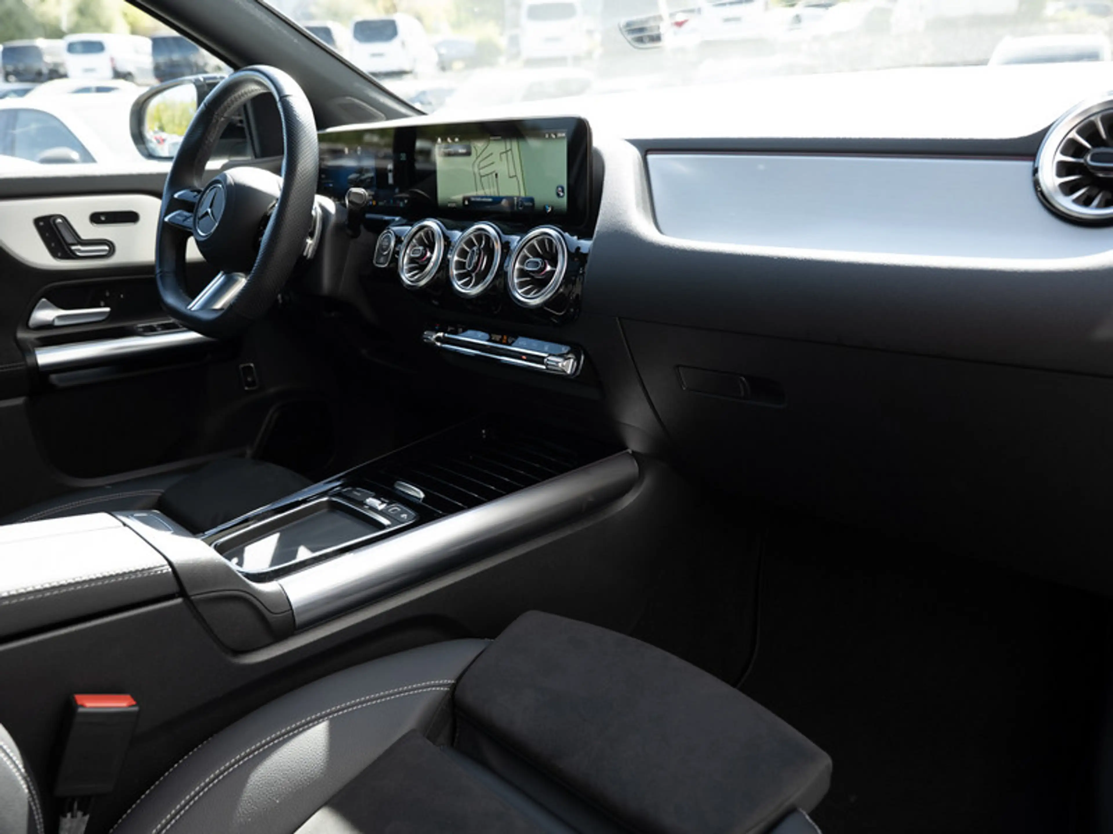 Mercedes-Benz GLA 220 d 4M AMG-Sport/MLB/360/Pano/AHK/Night/20 — photo 3