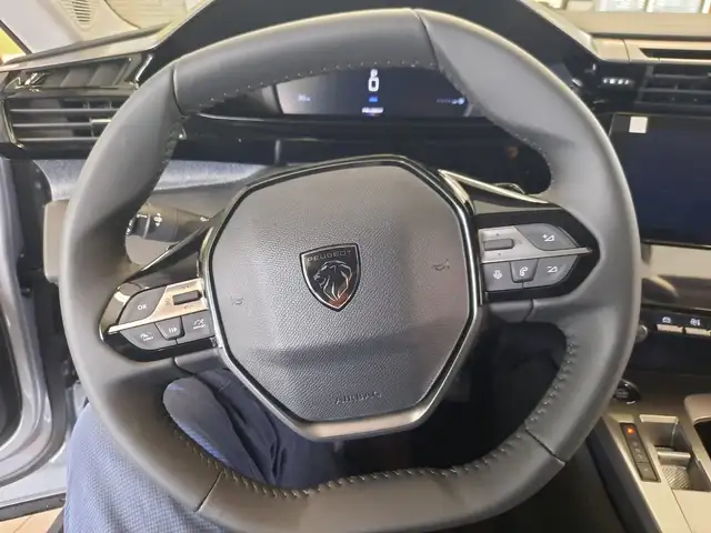 Peugeot 408 view 12
