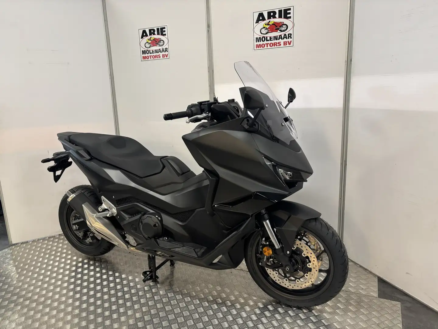 Honda Forza 750 NNS ABS Zwart - 2