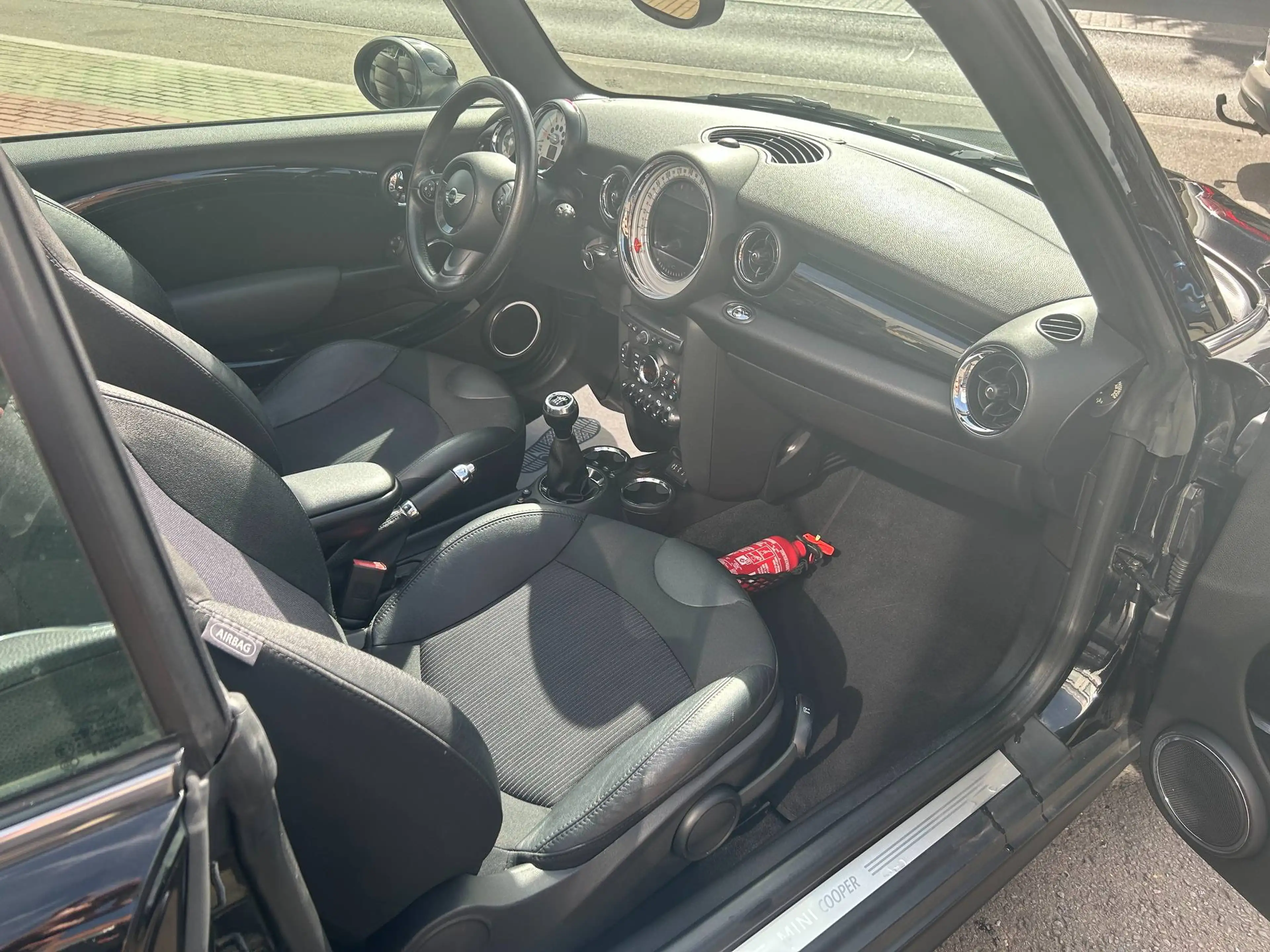 MINI Cooper Cabrio Mini Cabriolet 1.6i Cooper - Très belle! Garantie — photo 15