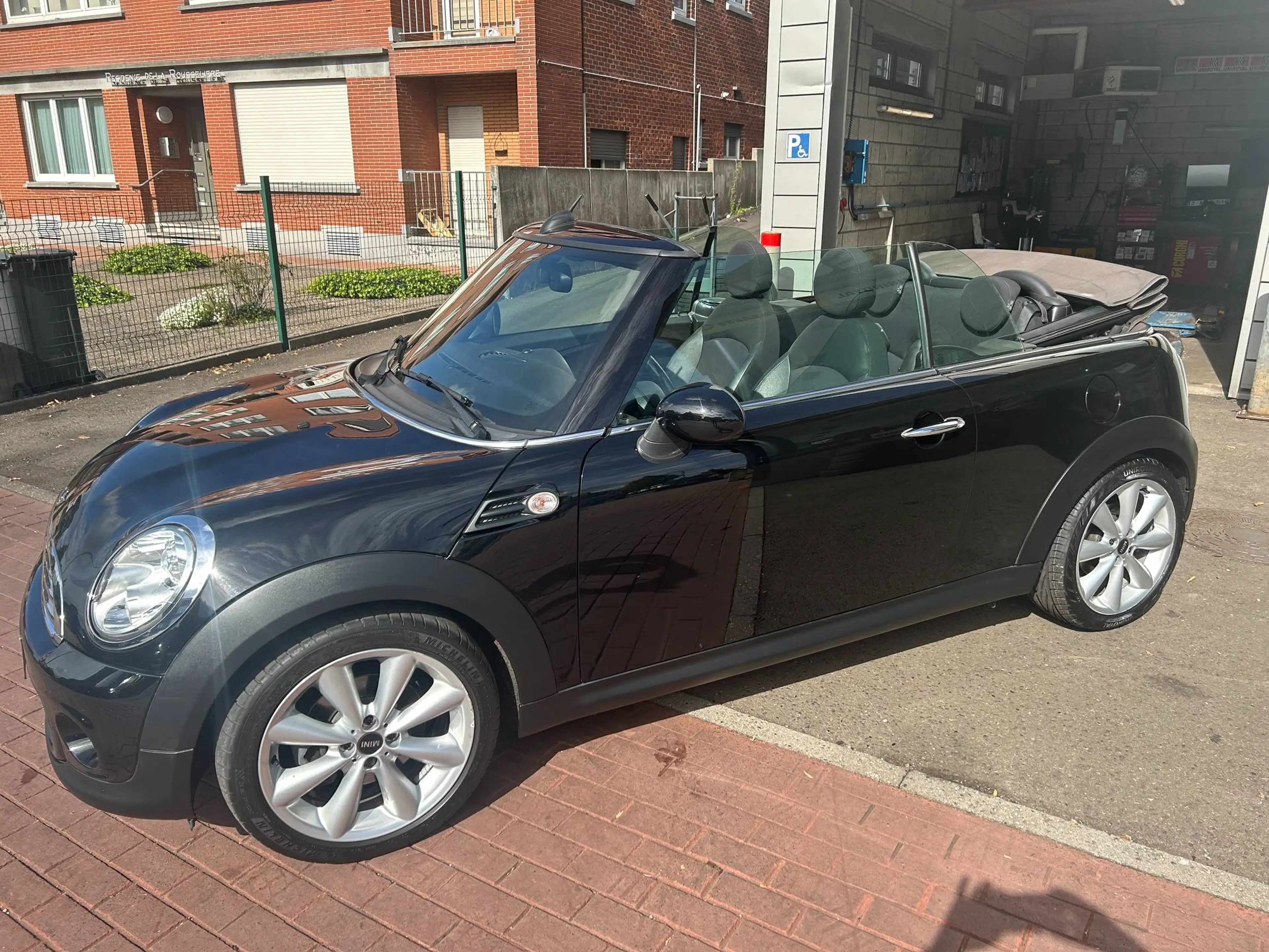 MINI Cooper Cabrio Mini Cabriolet 1.6i Cooper - Très belle! Garantie