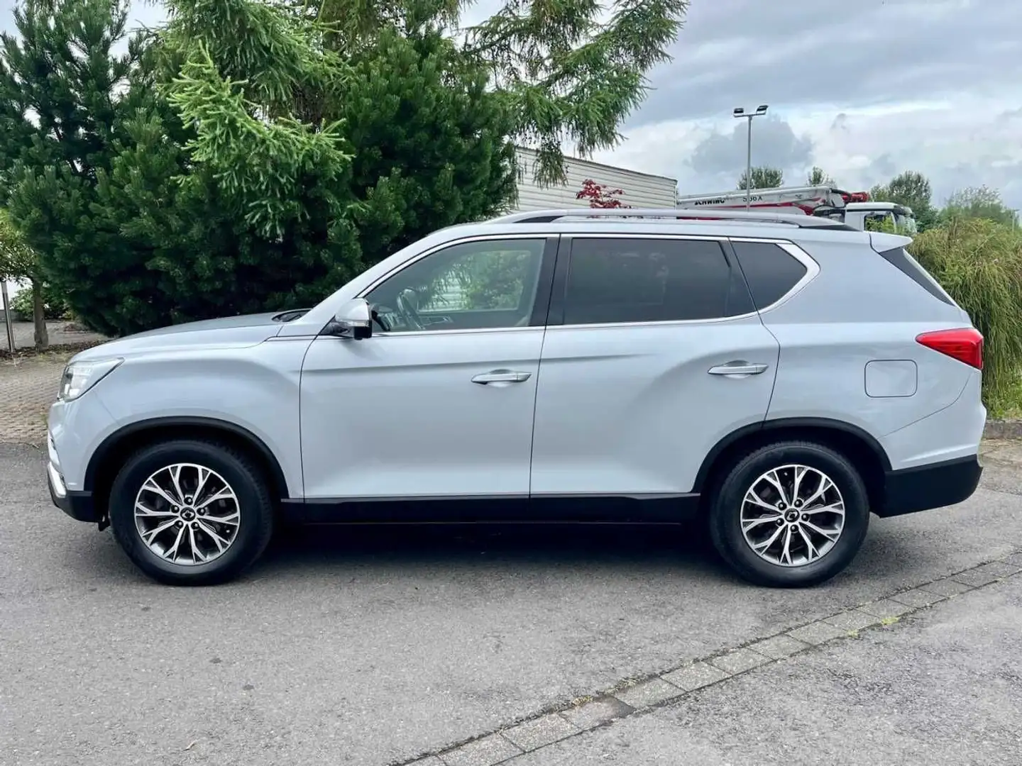 SsangYong Rexton 2.2 e-XDi 220 4WD Aut. Sapphire VOLLEDER Plateado - 2