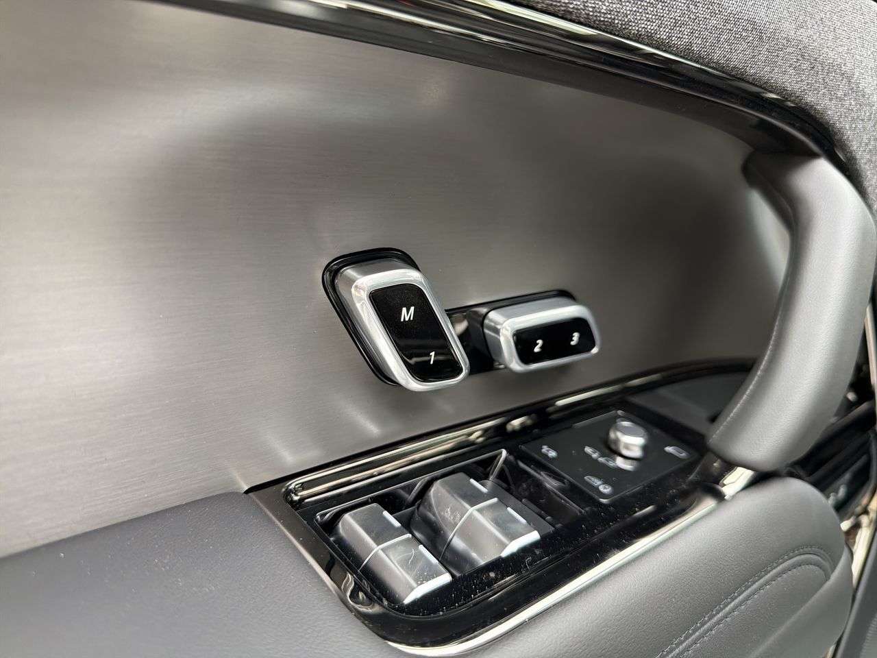 2026 Land Rover Range Rover Sport P360 S thumb 9