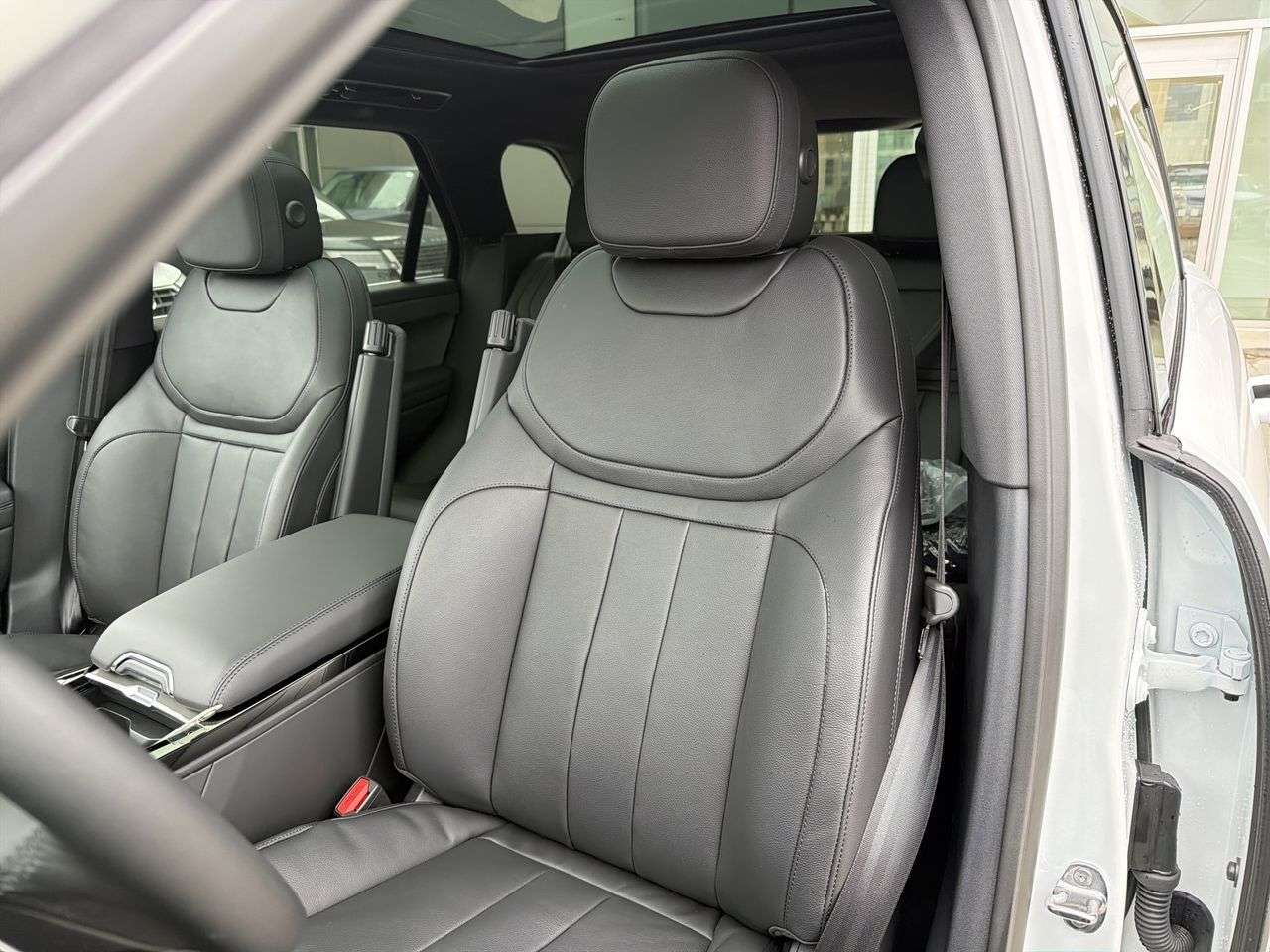 2026 Land Rover Range Rover Sport P360 S thumb 8