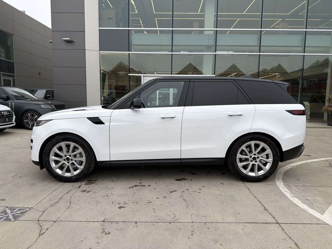 2026 Land Rover Range Rover Sport P360 S alt 5