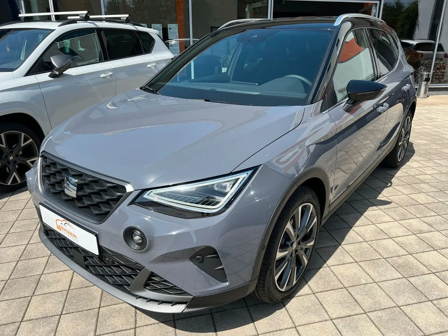 SEAT Arona 1,5 TSi 150PS FR DSG Automatic Gris - 1