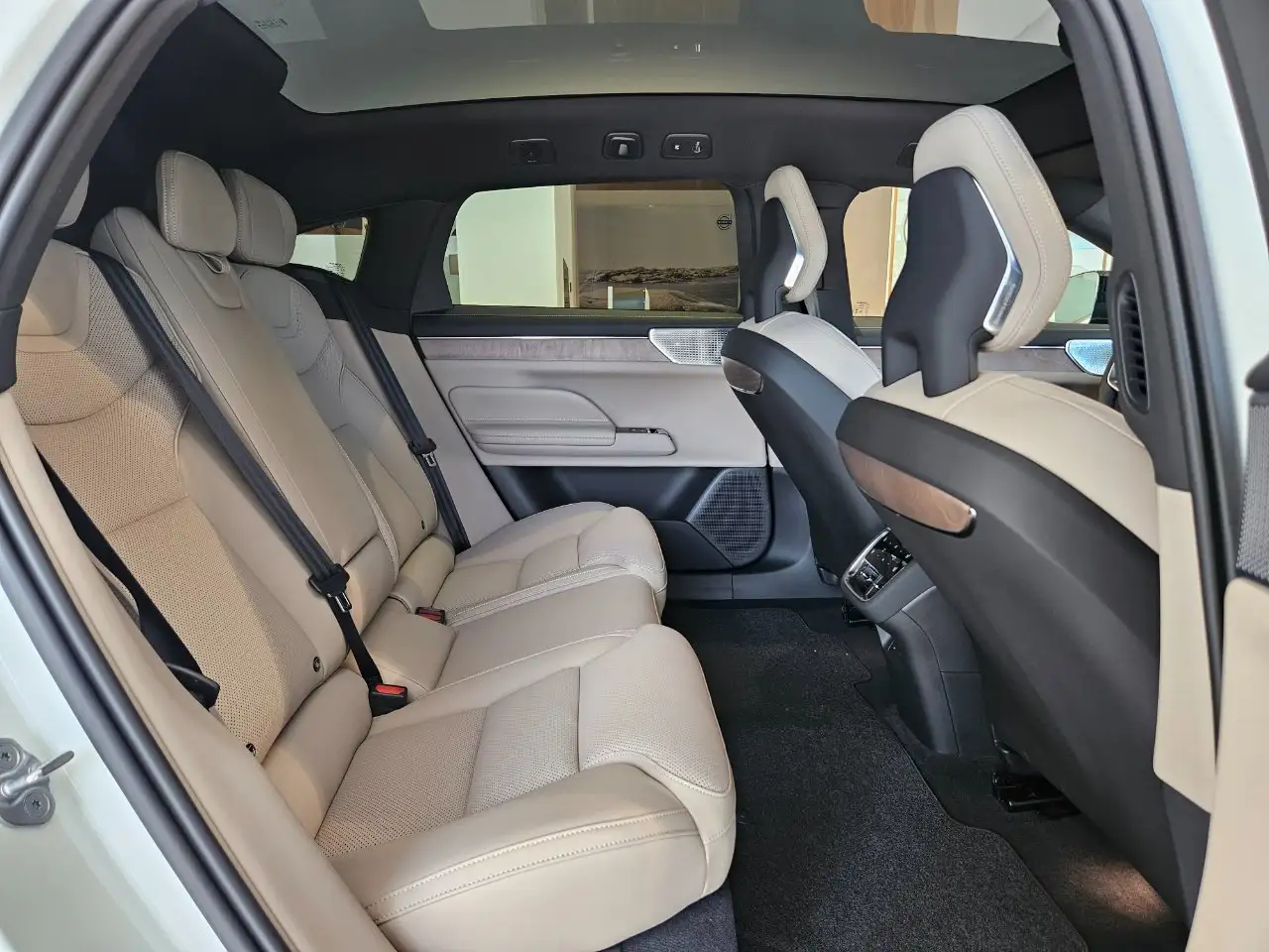 Volvo ES90 2026