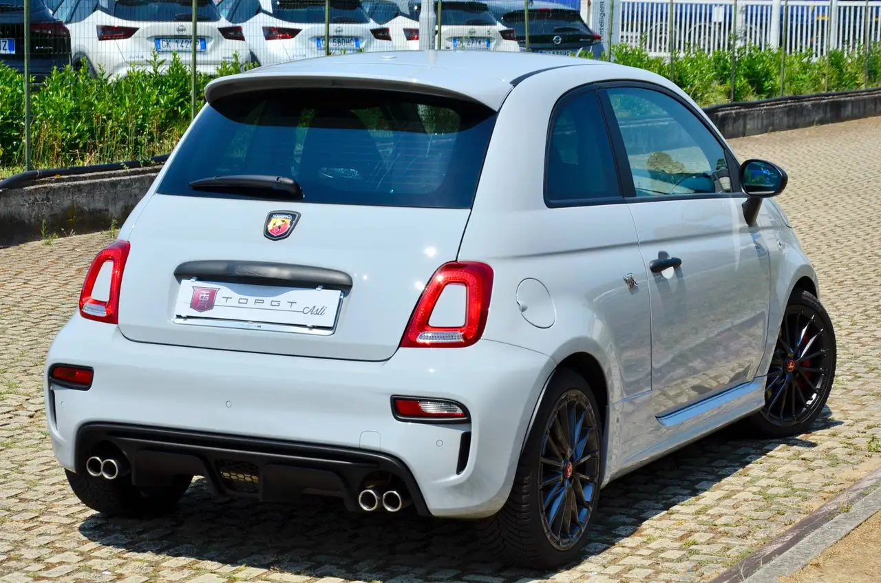 Abarth 695 2022 — фото 6