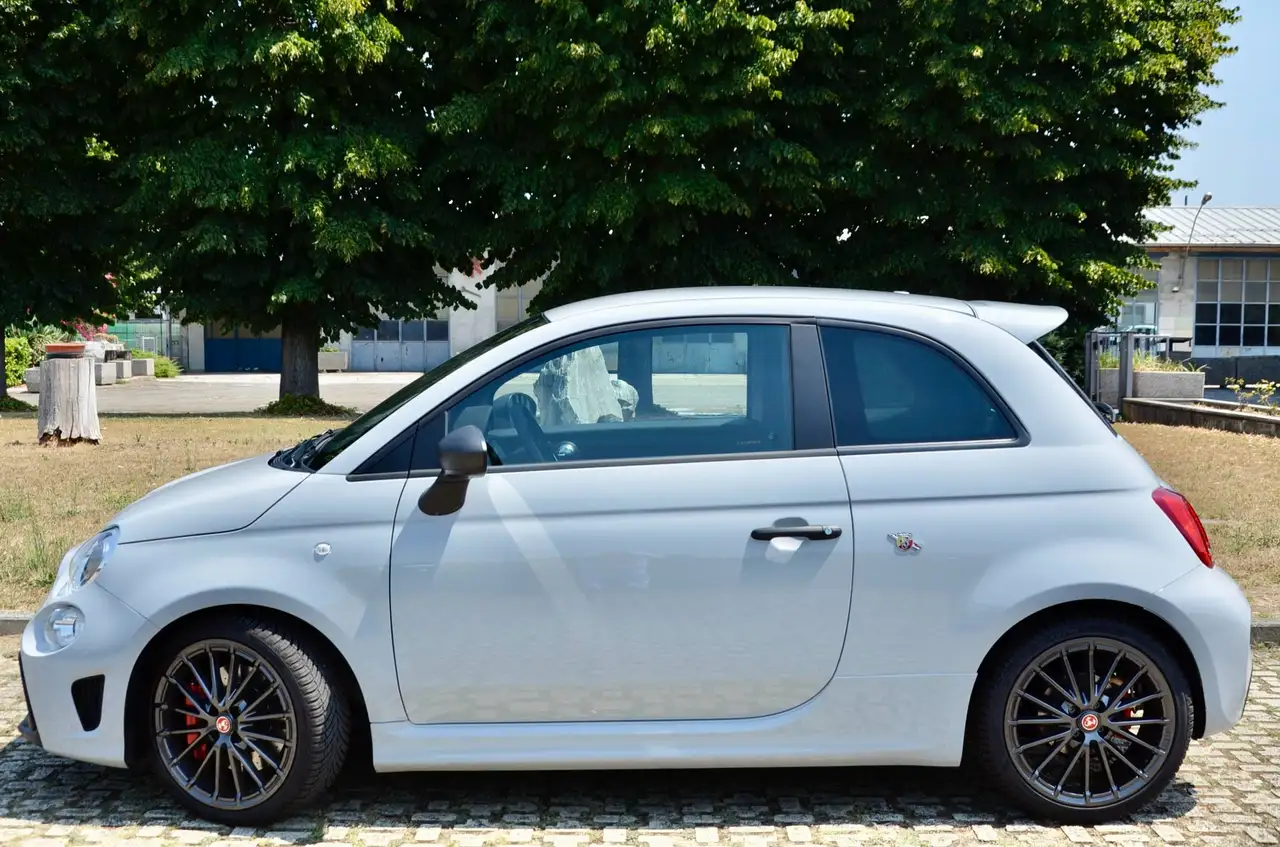 Abarth 695 2022