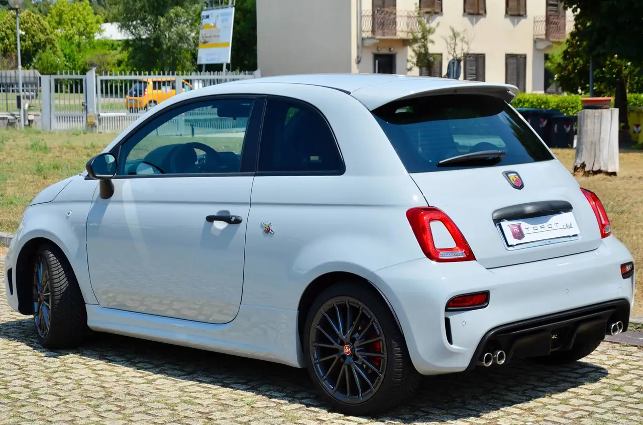 Abarth 695 2022