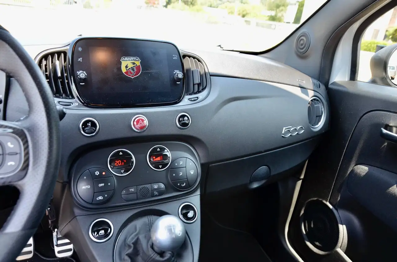 Abarth 695 2022 — фото 11