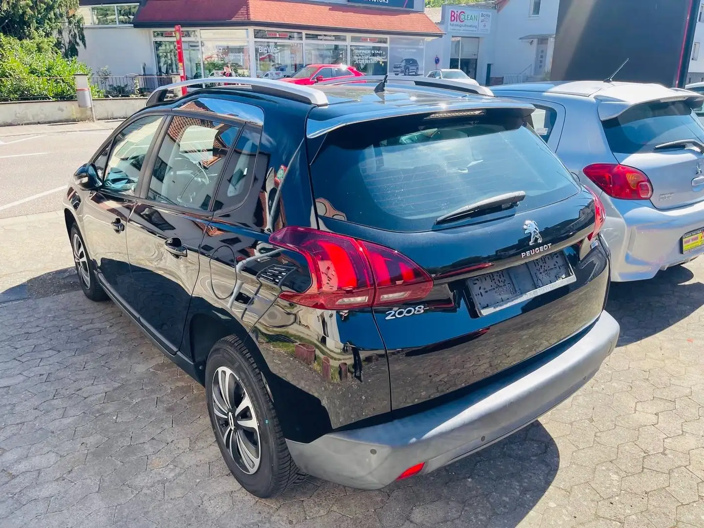 Peugeot 2008 * 1.Hand*WR*Garantiepass* Noir - 2