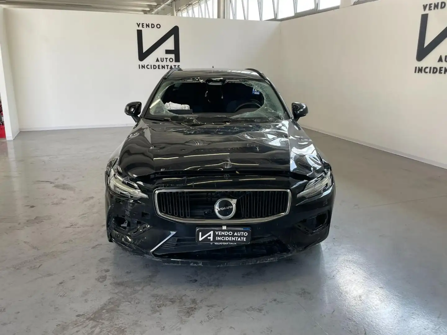 Volvo V60 B4 (D) 197CV ESSENTIAL CAMBIO AUTOMATICO Nero - 2
