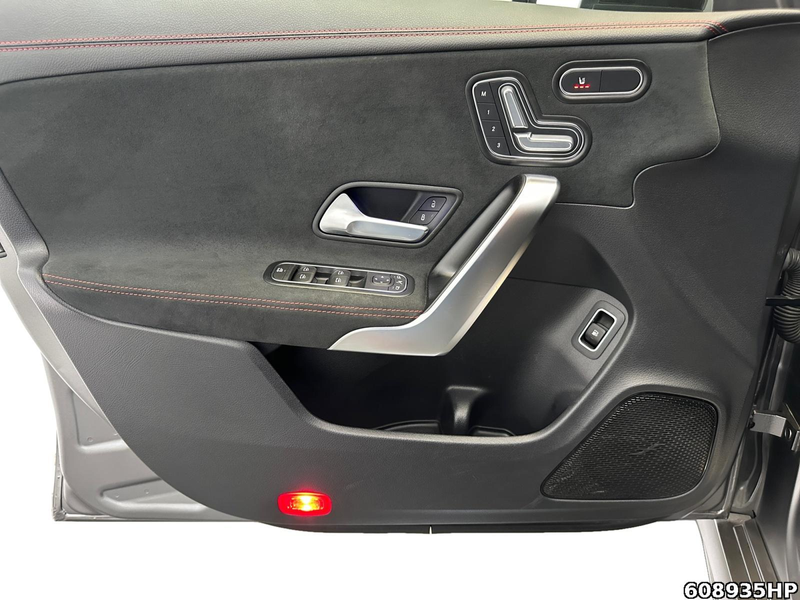 Mercedes-Benz CLA 250 e AMG Line Premium Plus Night AHK HUD — photo 14