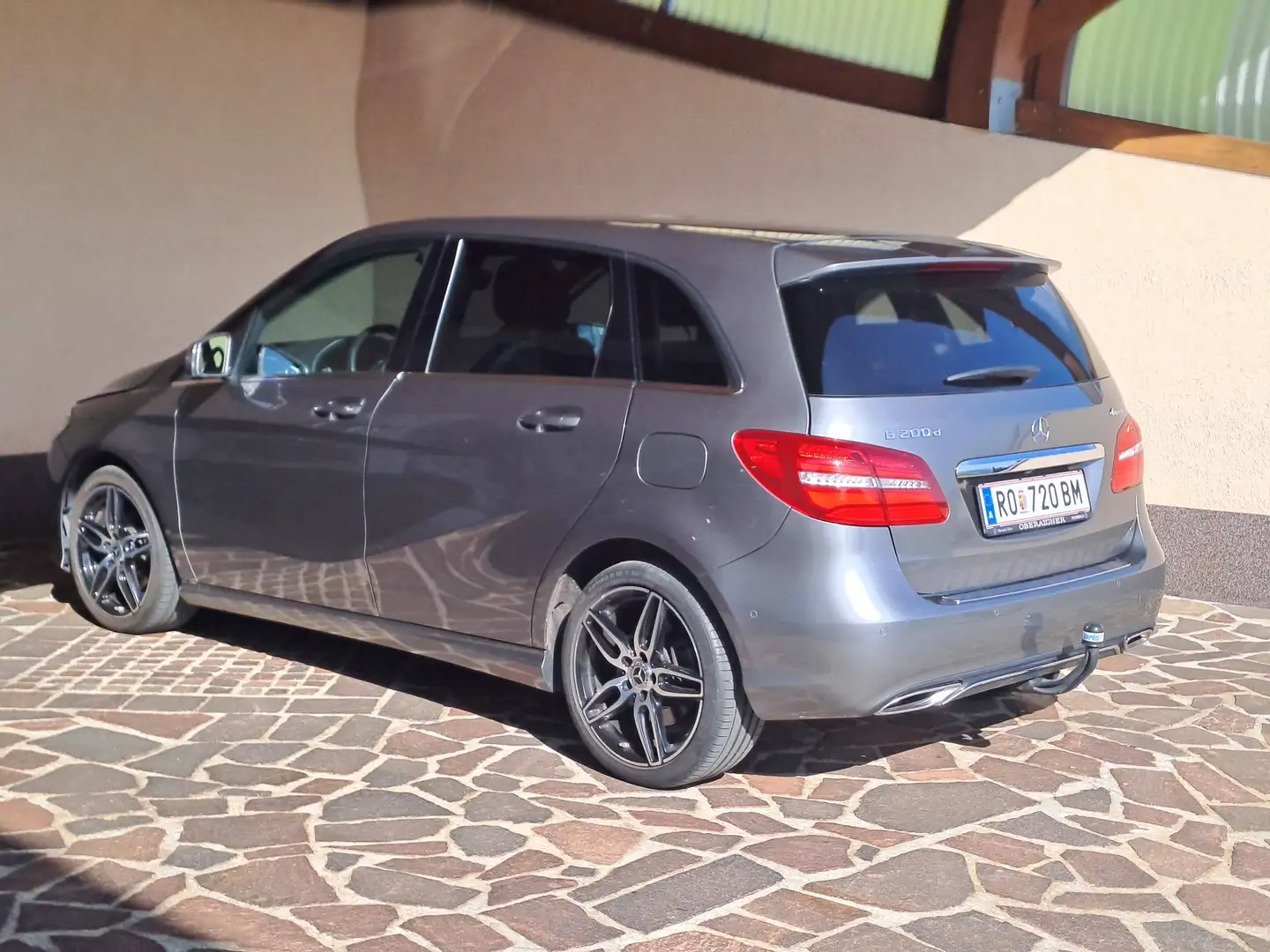 Mercedes-Benz B 200 B 200 d 4MATIC Aut. Grau - 2