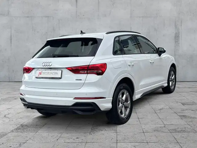 Audi Q3 view 6